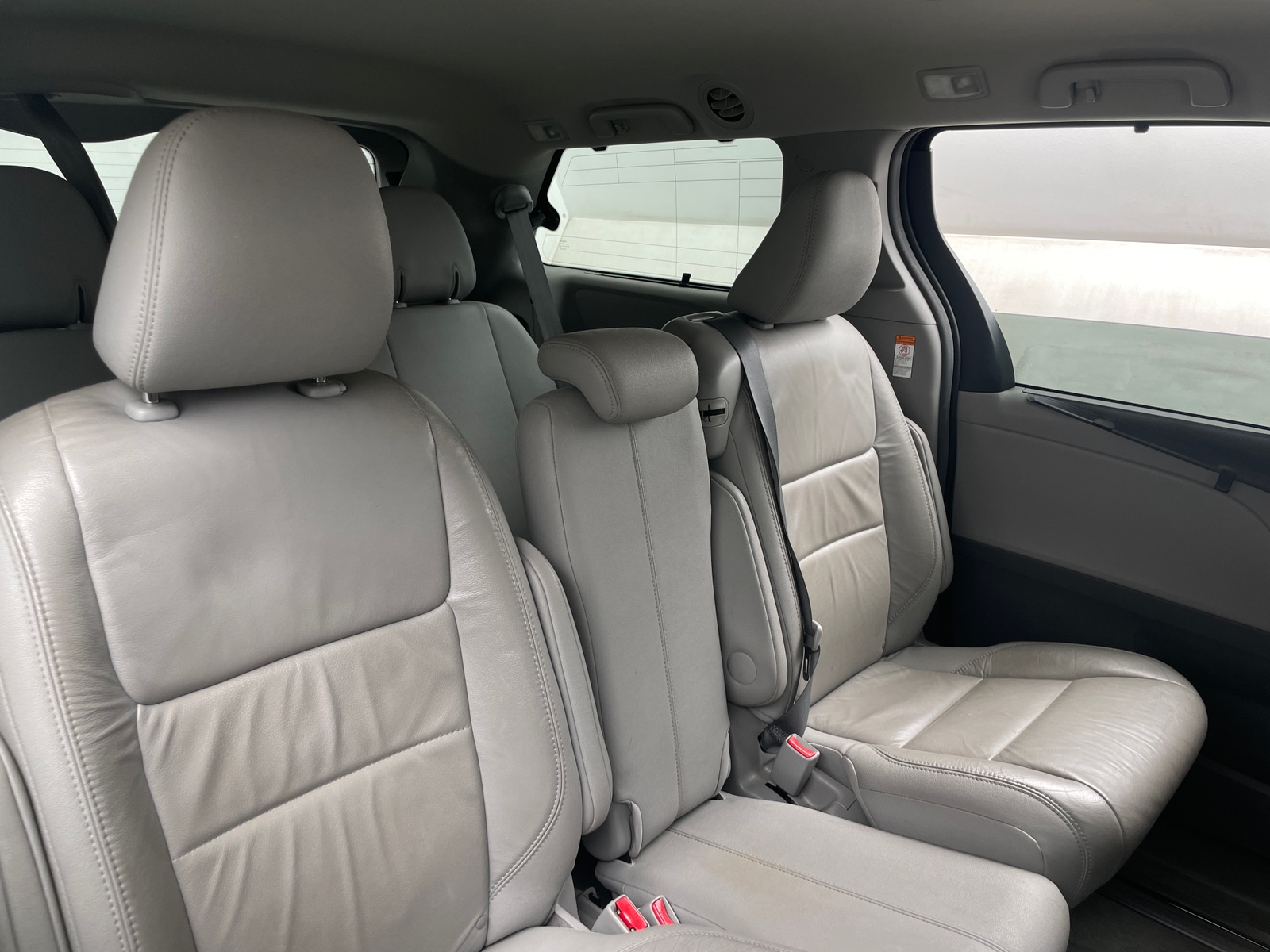 Thumbnail: 2017 Toyota Sienna - 5