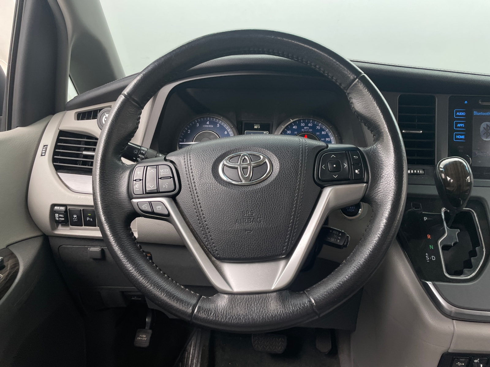 Thumbnail: 2017 Toyota Sienna - 4