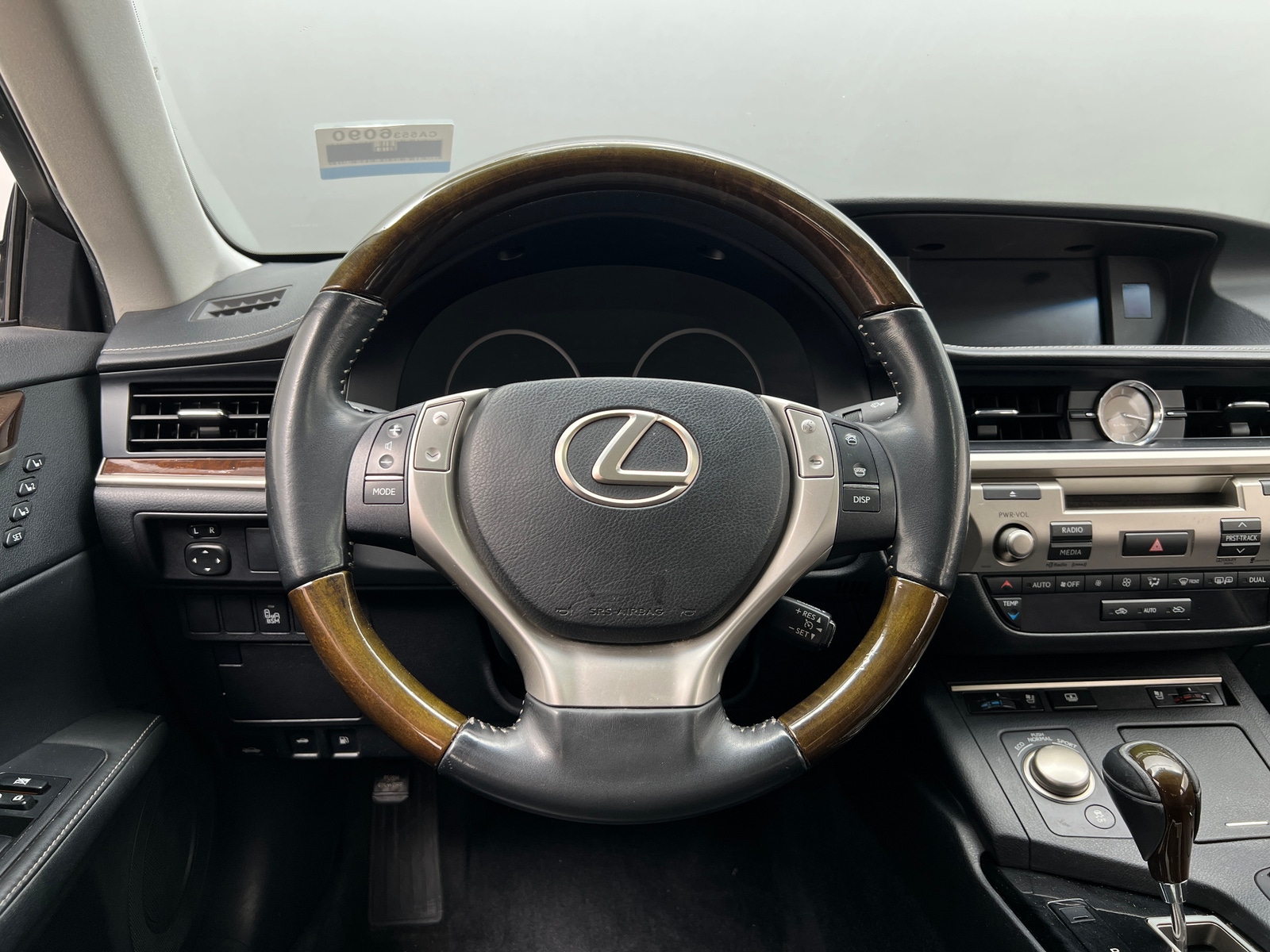 Thumbnail: 2014 Lexus ES - 4