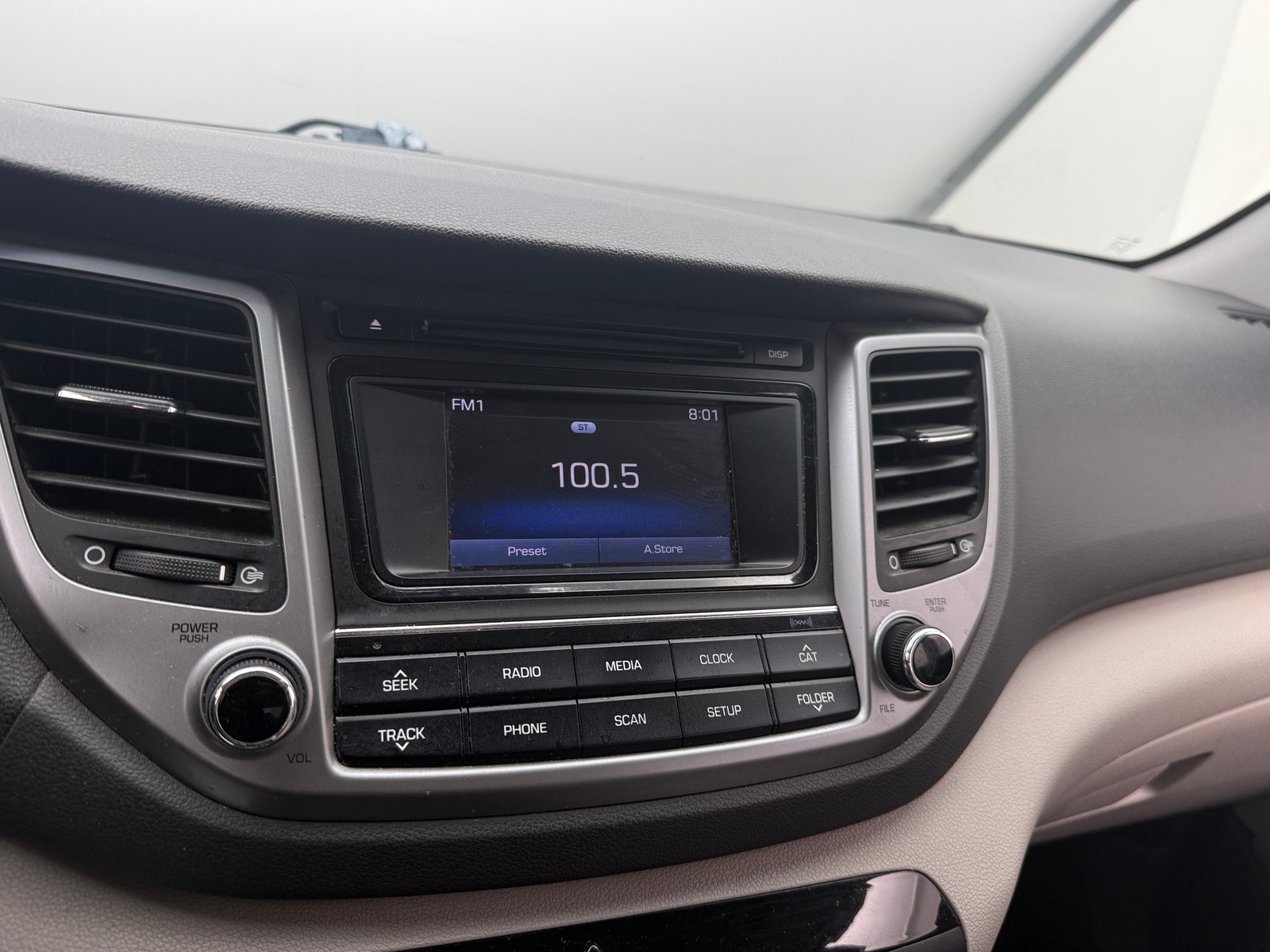Thumbnail: 2017 Hyundai Tucson - 4