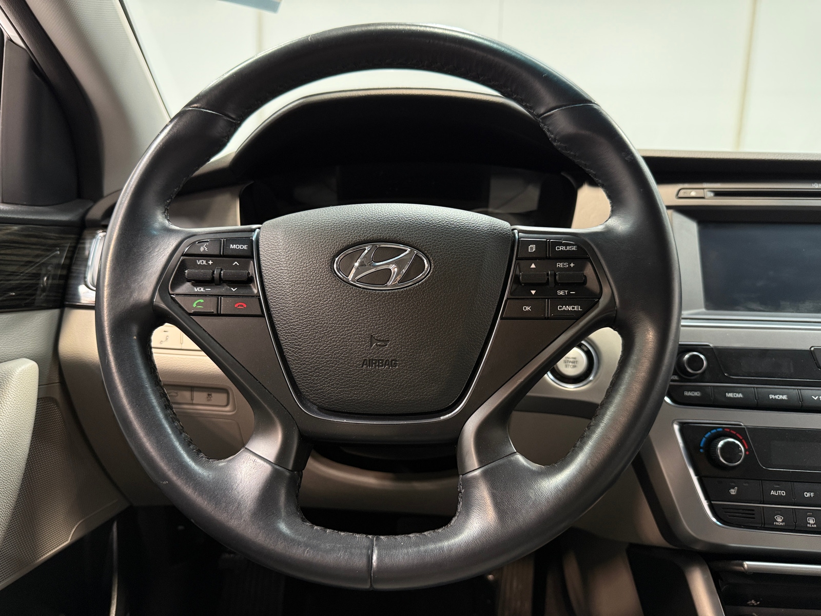 Thumbnail: 2016 Hyundai Sonata - 4