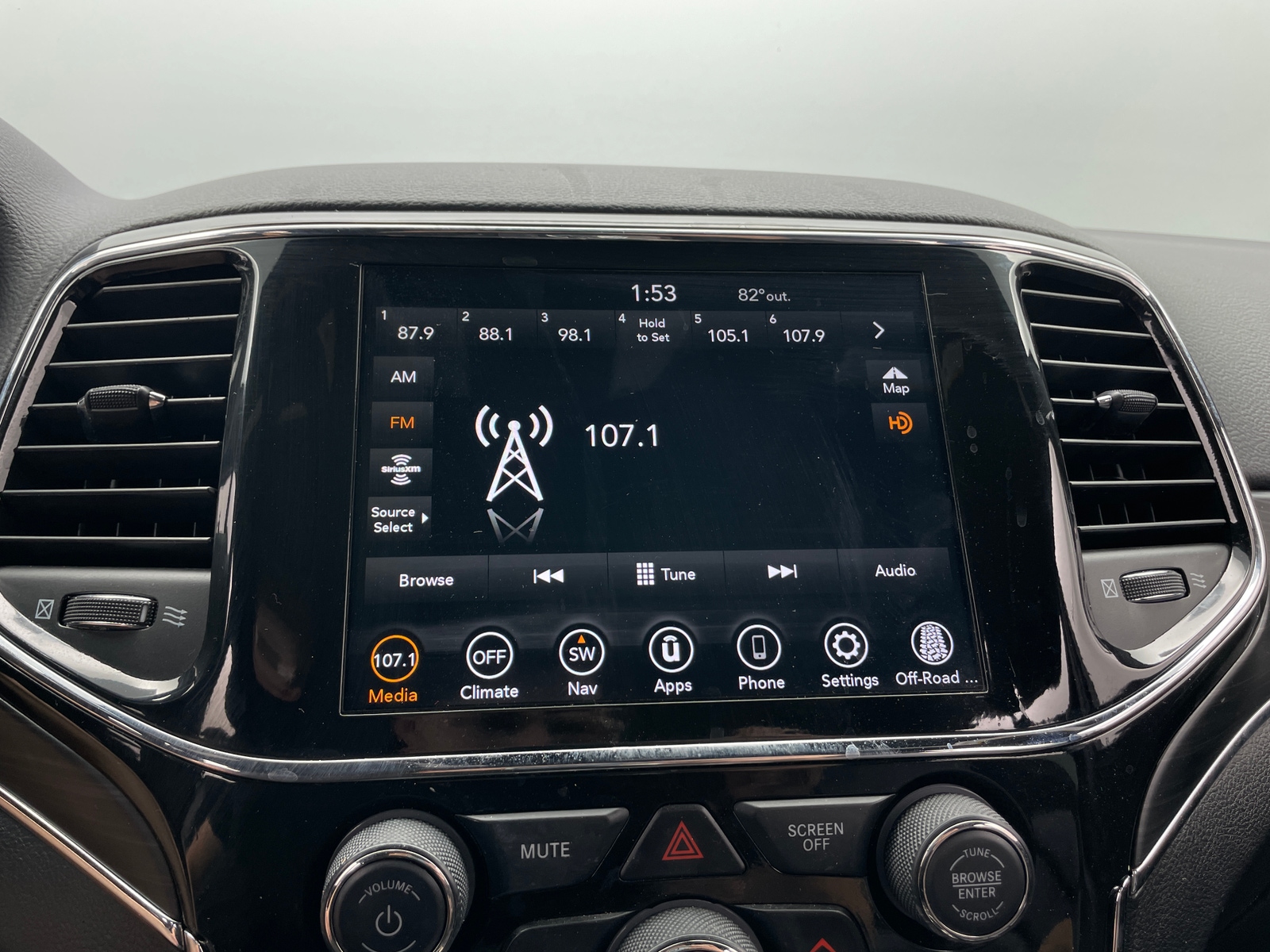 Thumbnail: 2021 Jeep Grand Cherokee - 3