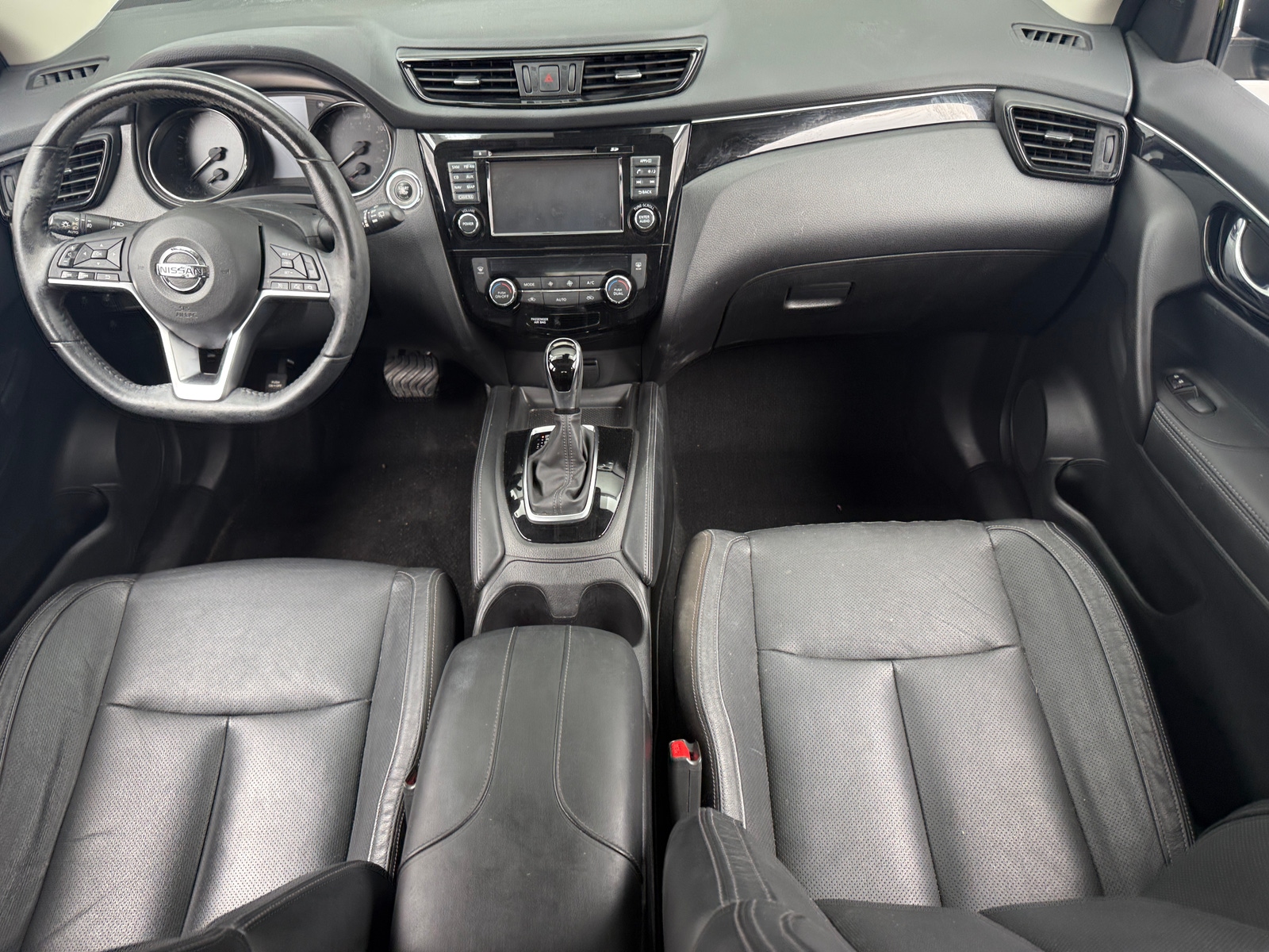 Thumbnail: 2017 Nissan Rogue Sport - 2