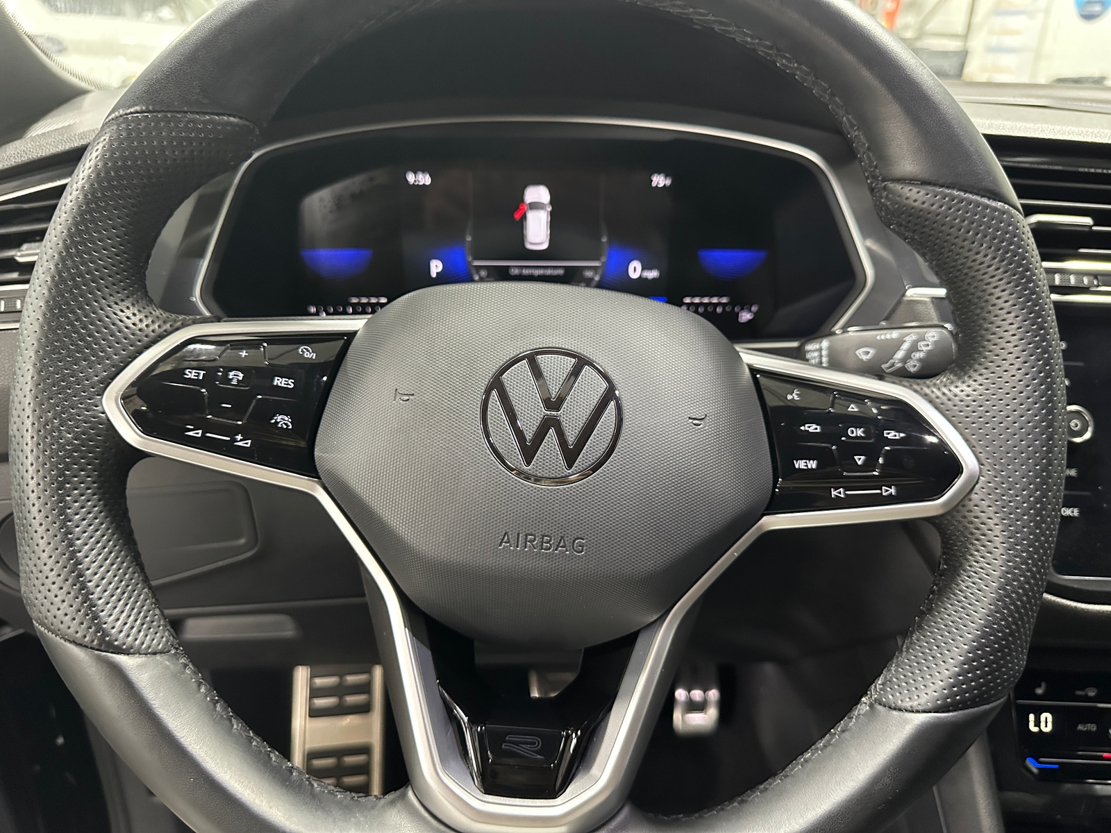 Thumbnail: 2023 Volkswagen Tiguan - 4