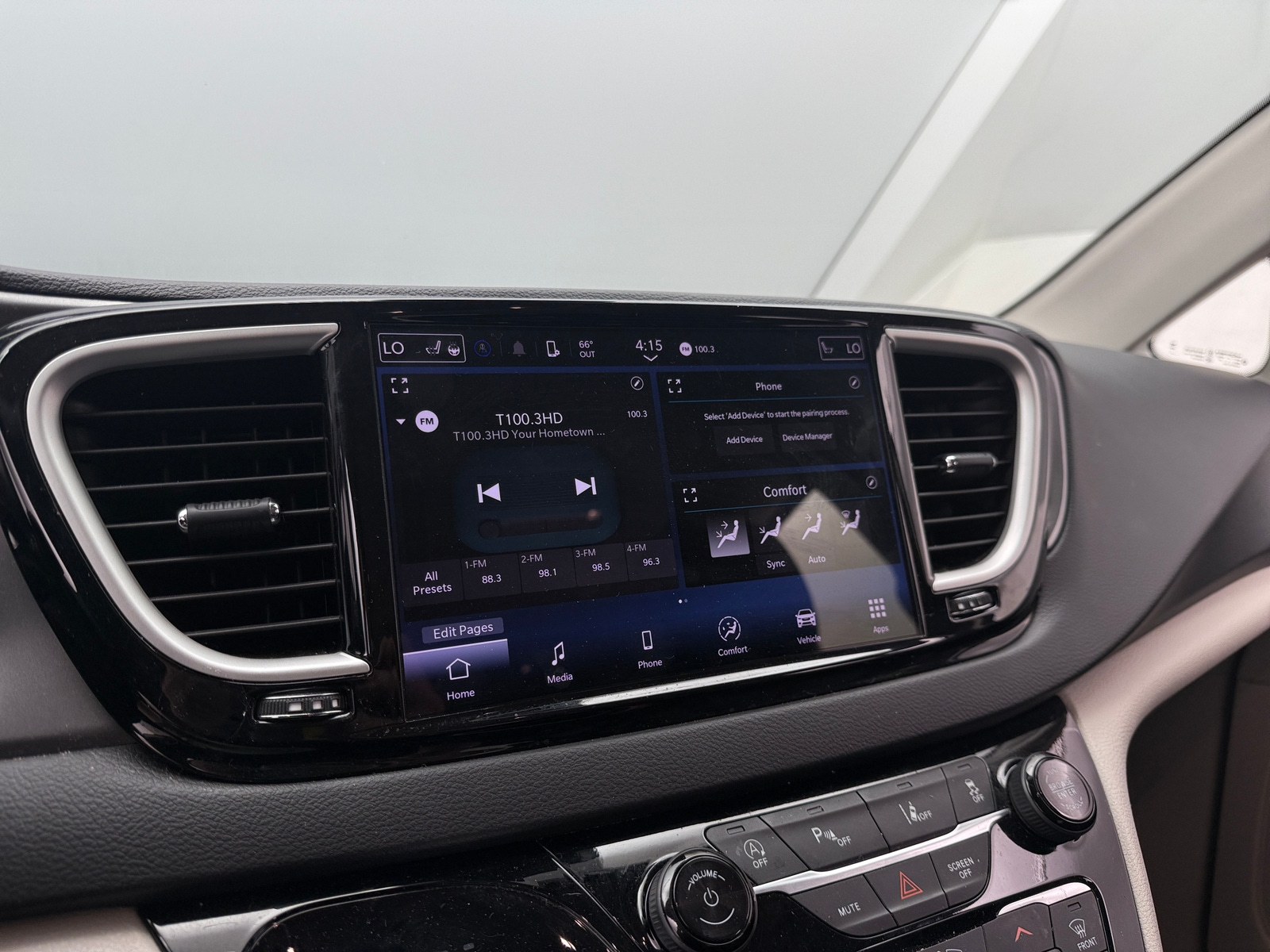 Thumbnail: 2024 Chrysler Pacifica - 3