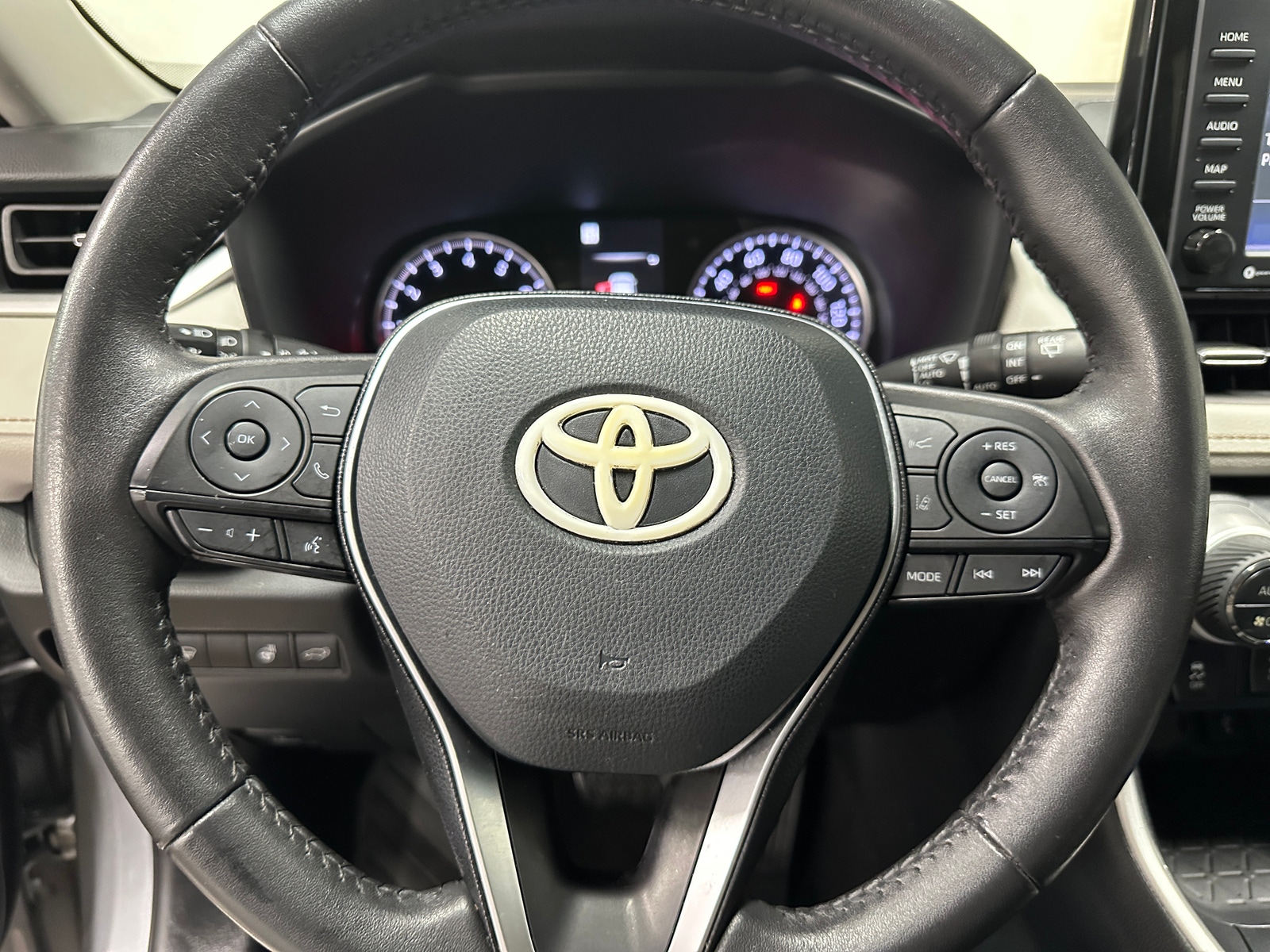 Thumbnail: 2021 Toyota RAV4 - 4