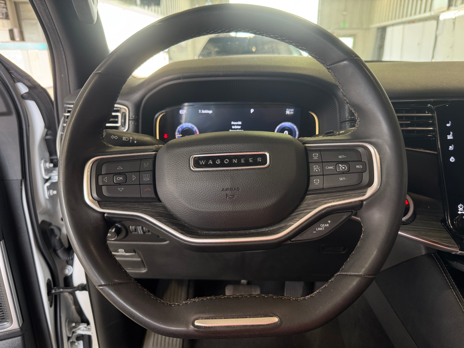 Thumbnail: 2023 Jeep Wagoneer - 4