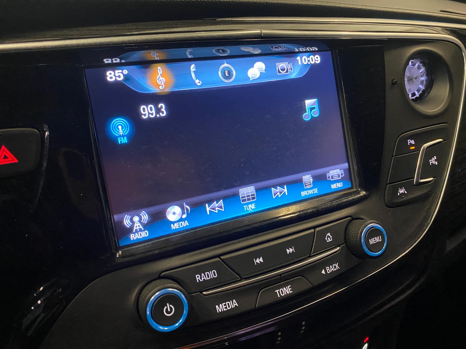 Thumbnail: 2017 Buick Envision - 3