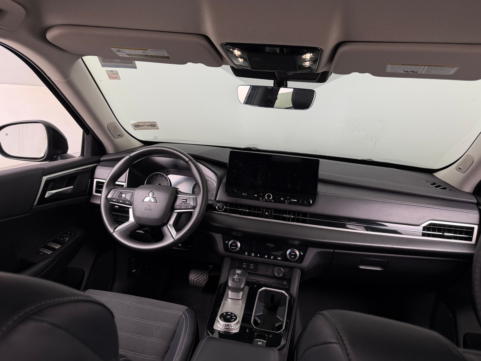 Thumbnail: 2025 Mitsubishi Outlander - 3