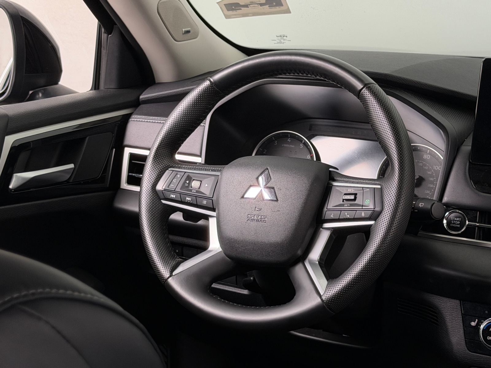 Thumbnail: 2025 Mitsubishi Outlander - 5