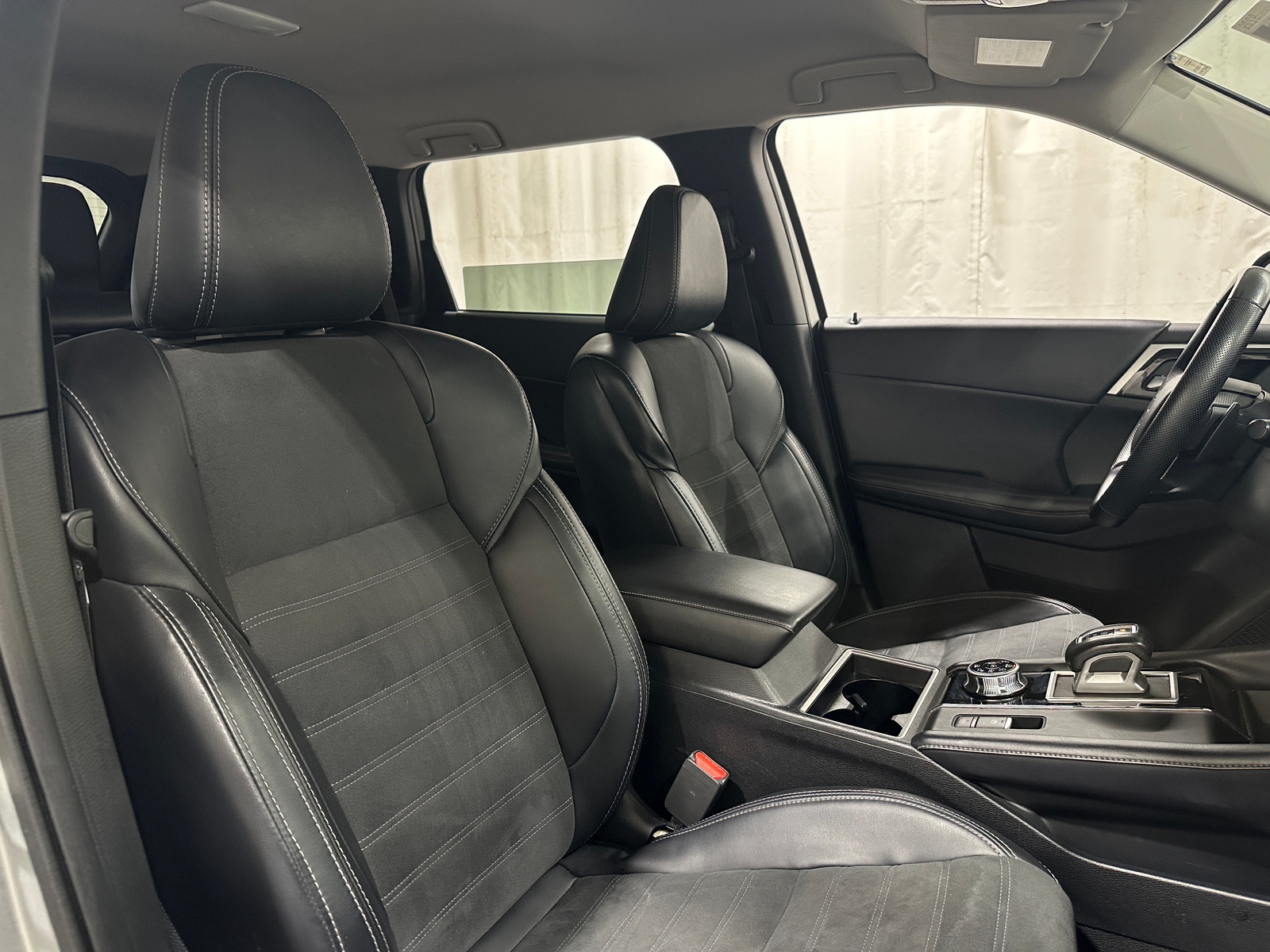 Thumbnail: 2024 Mitsubishi Outlander - 2