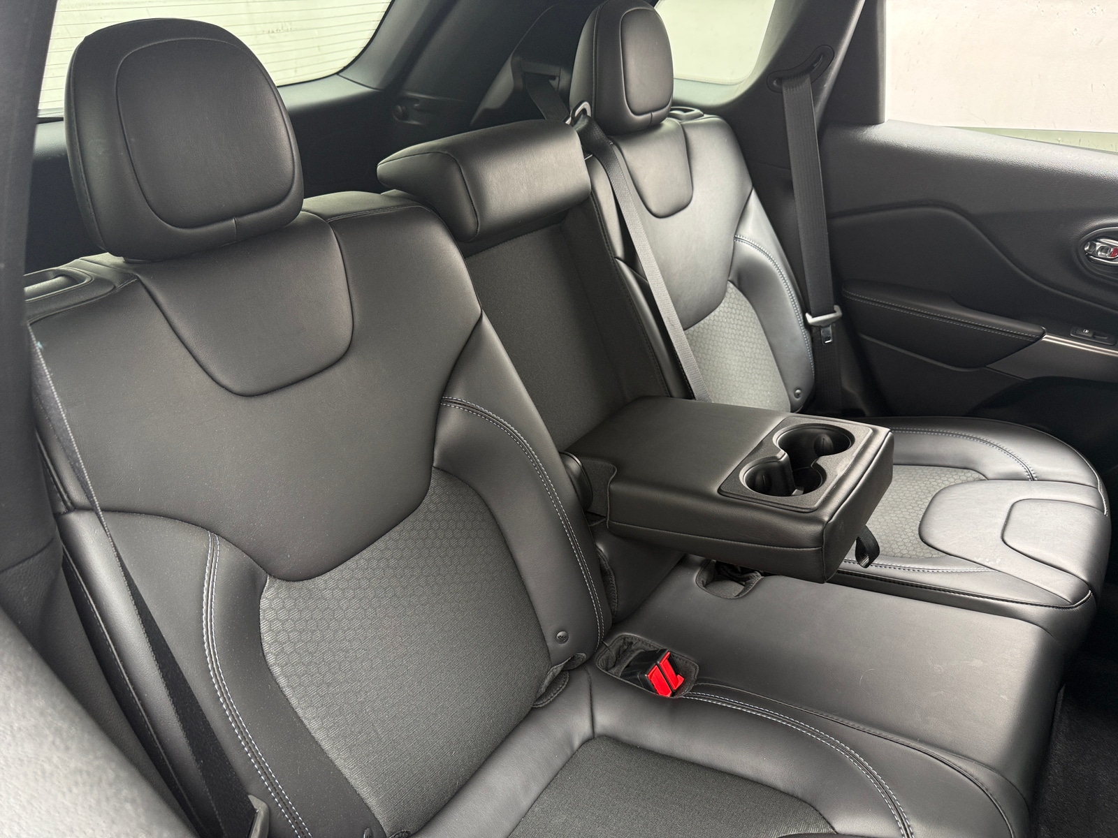 Thumbnail: 2019 Jeep Cherokee - 6