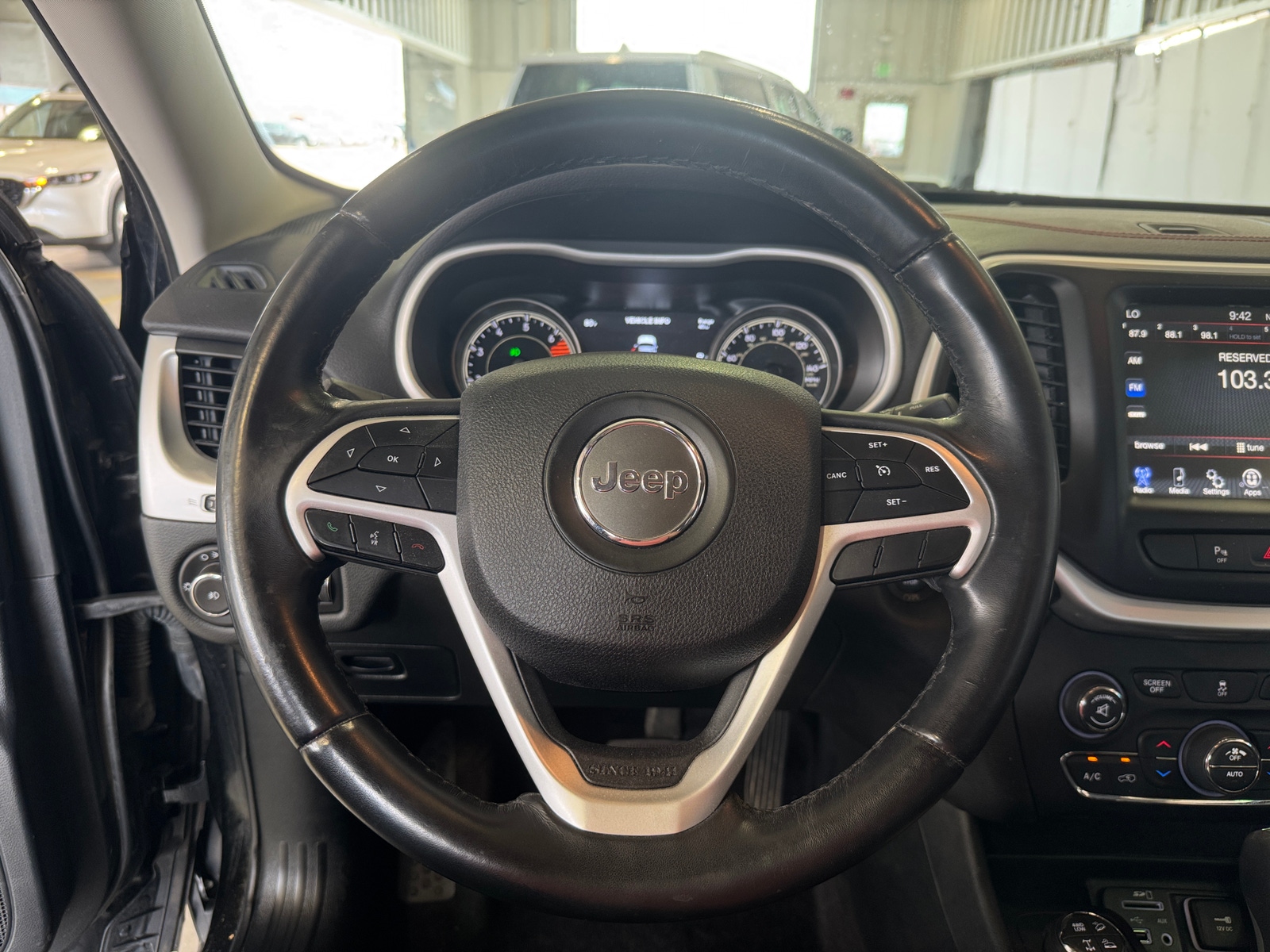 Thumbnail: 2018 Jeep Cherokee - 5