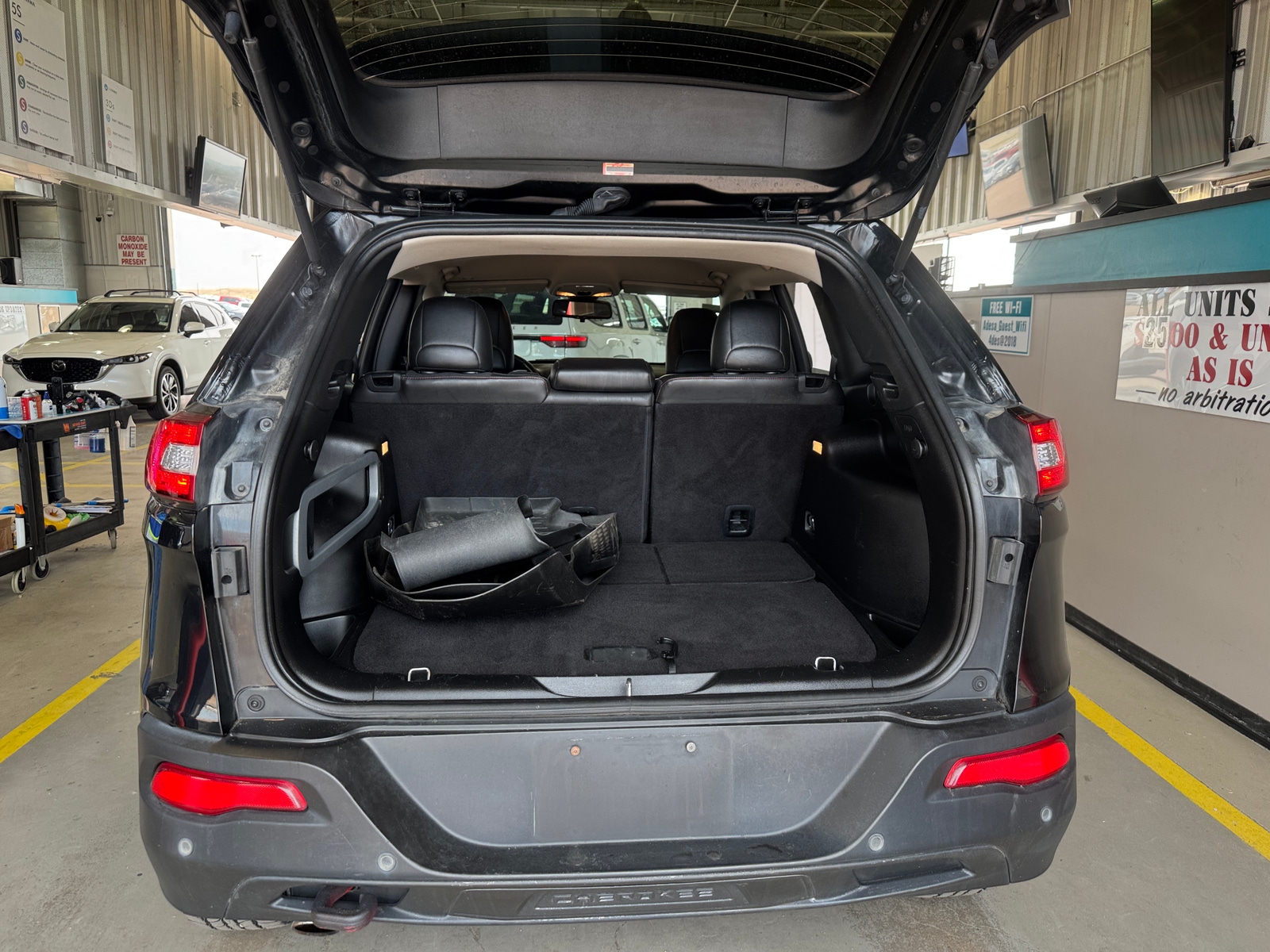Thumbnail: 2018 Jeep Cherokee - 7