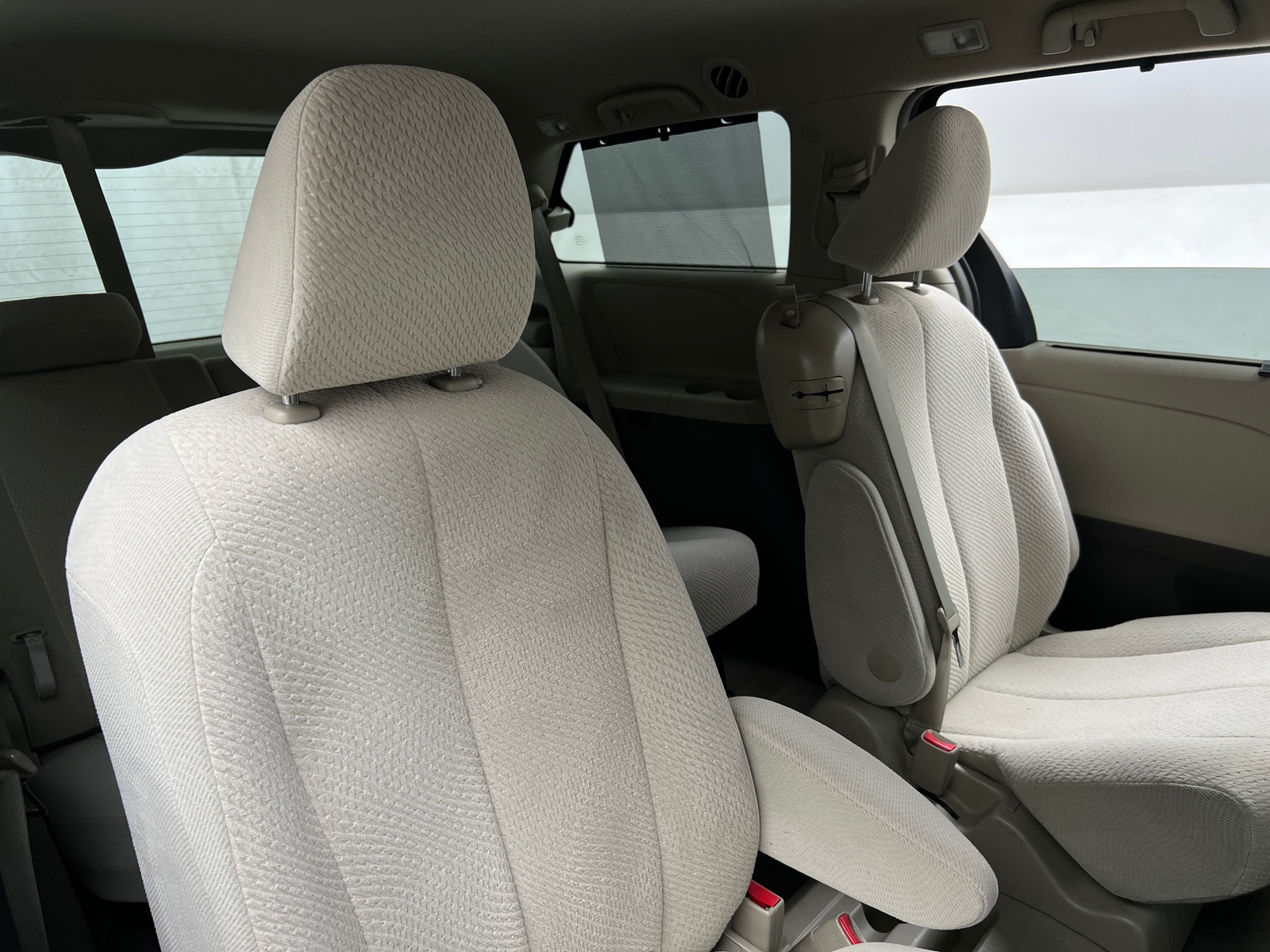 Thumbnail: 2012 Toyota Sienna - 6