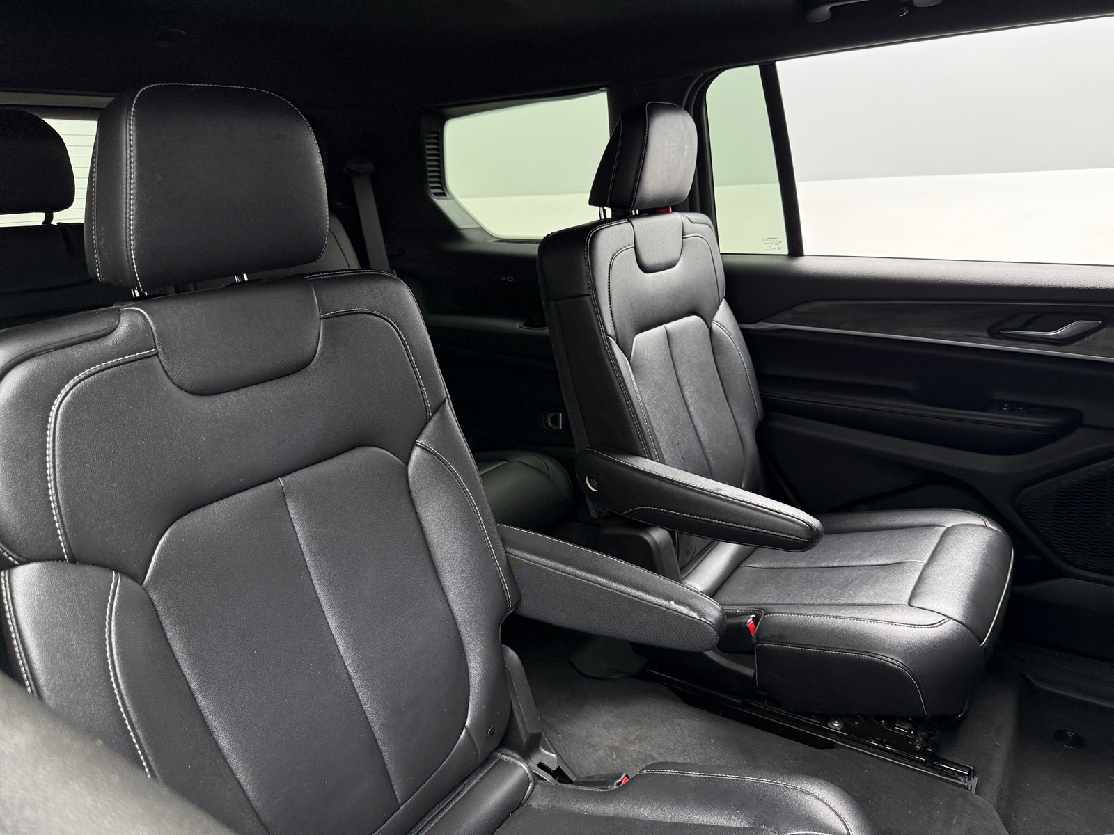 Thumbnail: 2024 Jeep Grand Cherokee L - 5