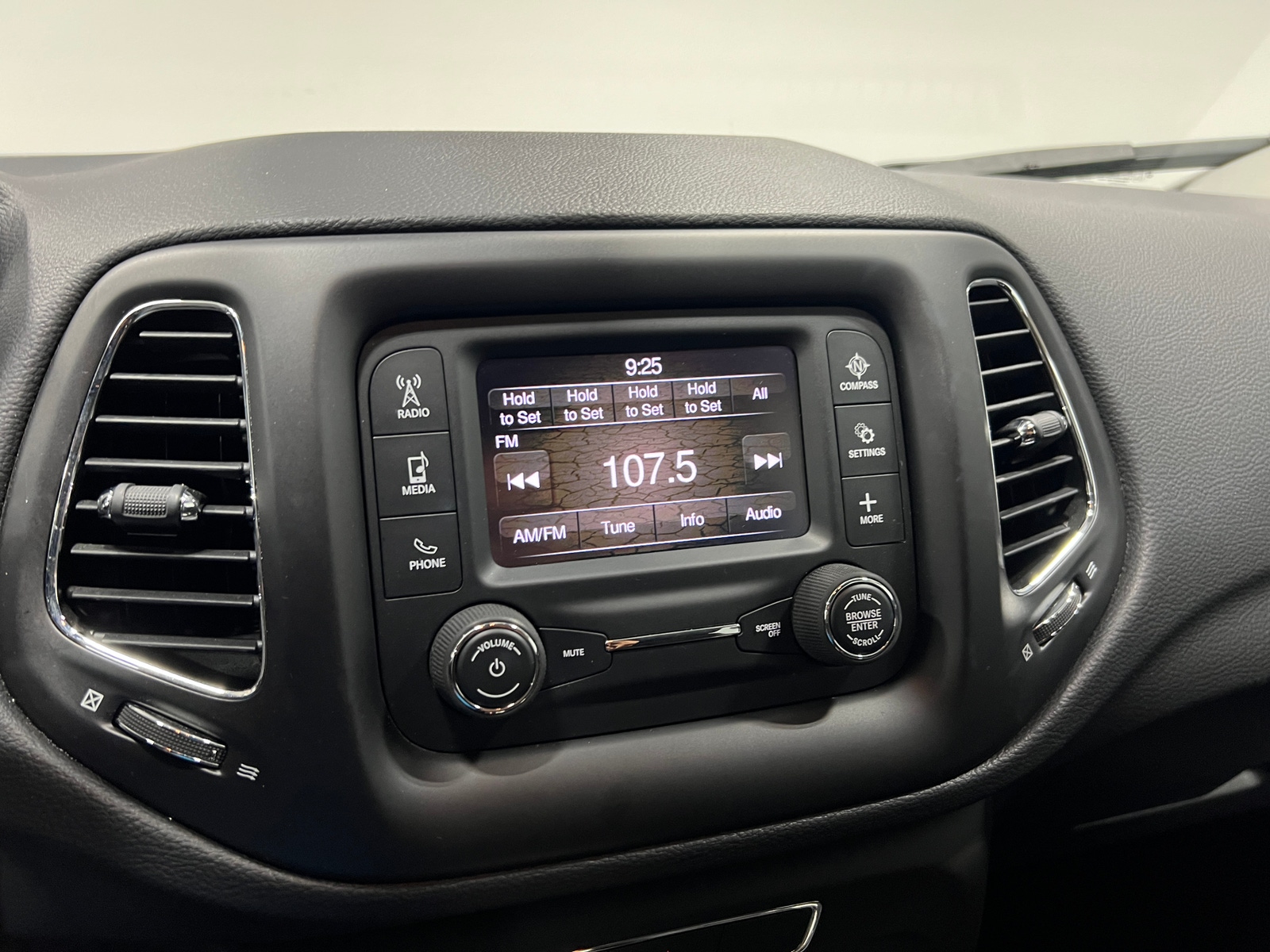Thumbnail: 2018 Jeep Compass - 4