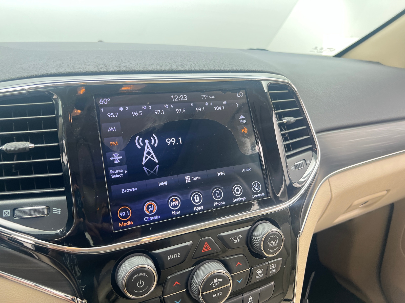 Thumbnail: 2020 Jeep Grand Cherokee - 3
