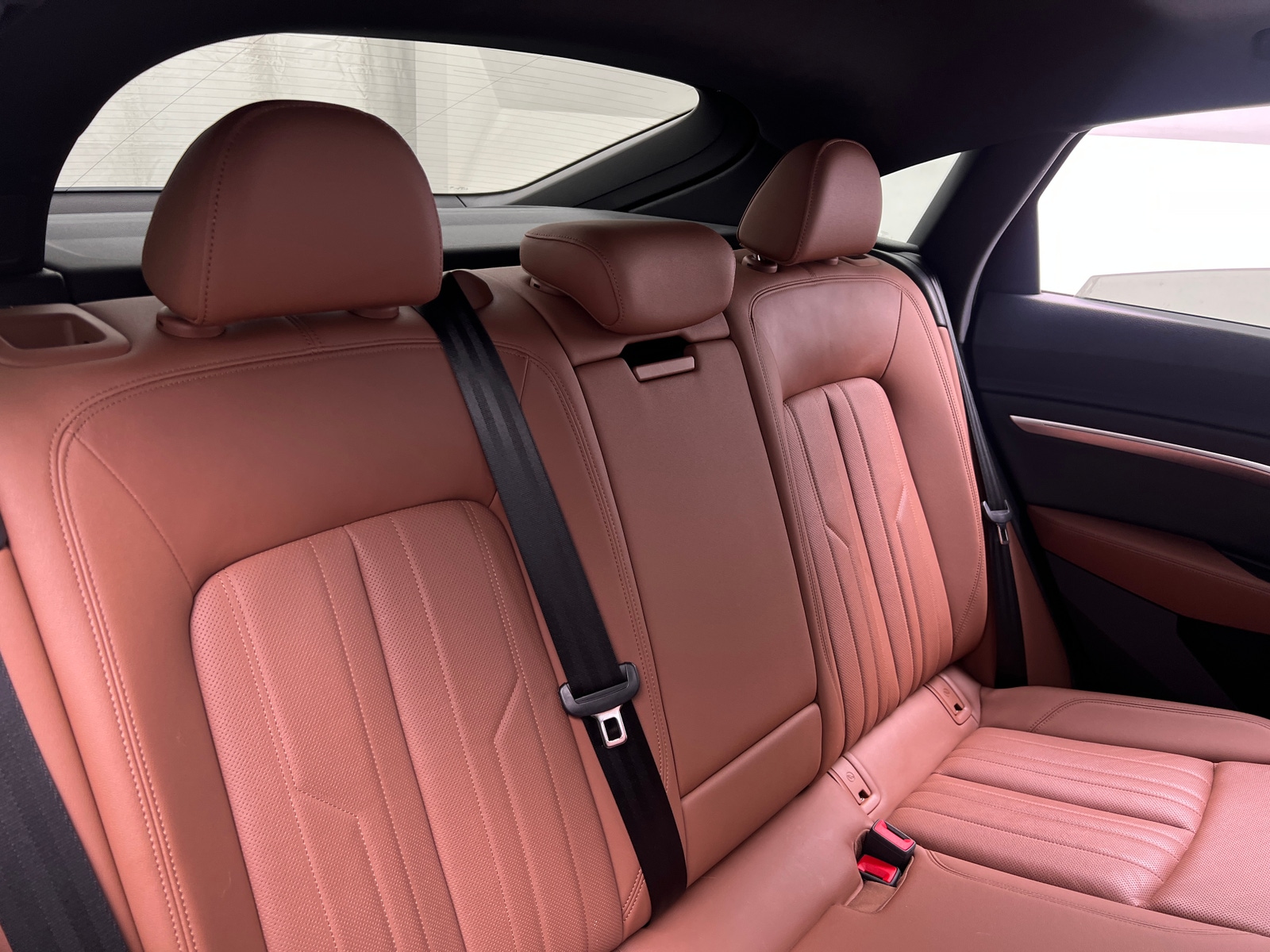 Thumbnail: 2021 Audi e-tron S - 5