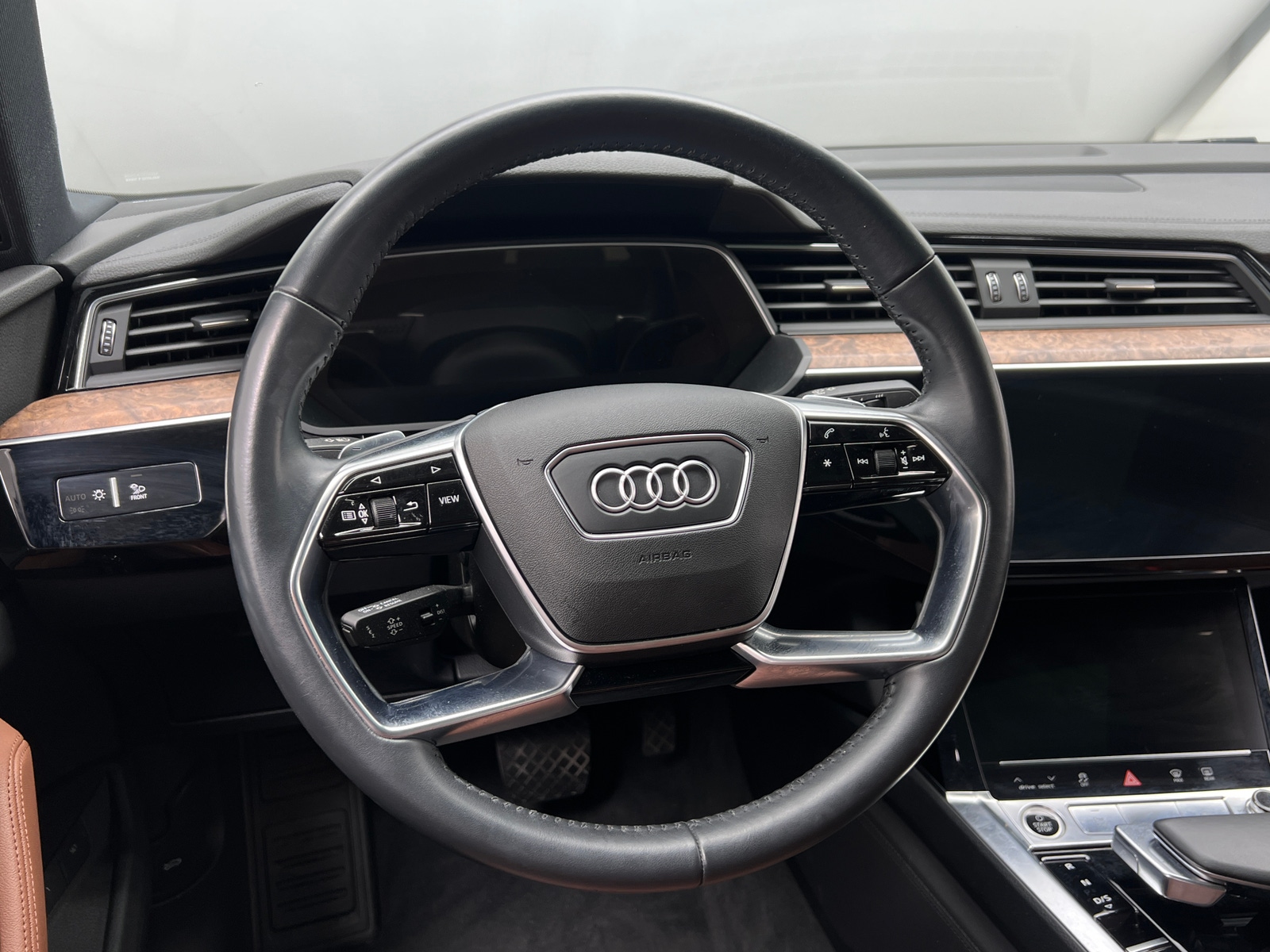 Thumbnail: 2021 Audi e-tron S - 4