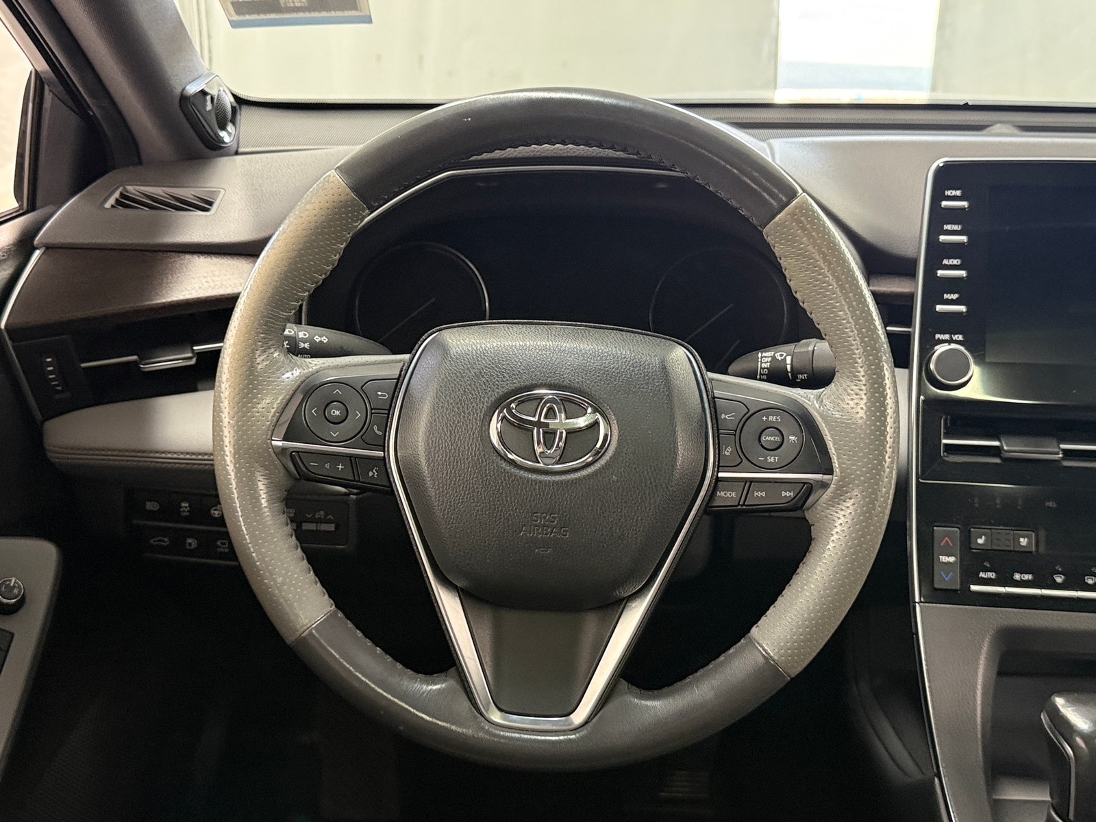 Thumbnail: 2020 Toyota Avalon - 4