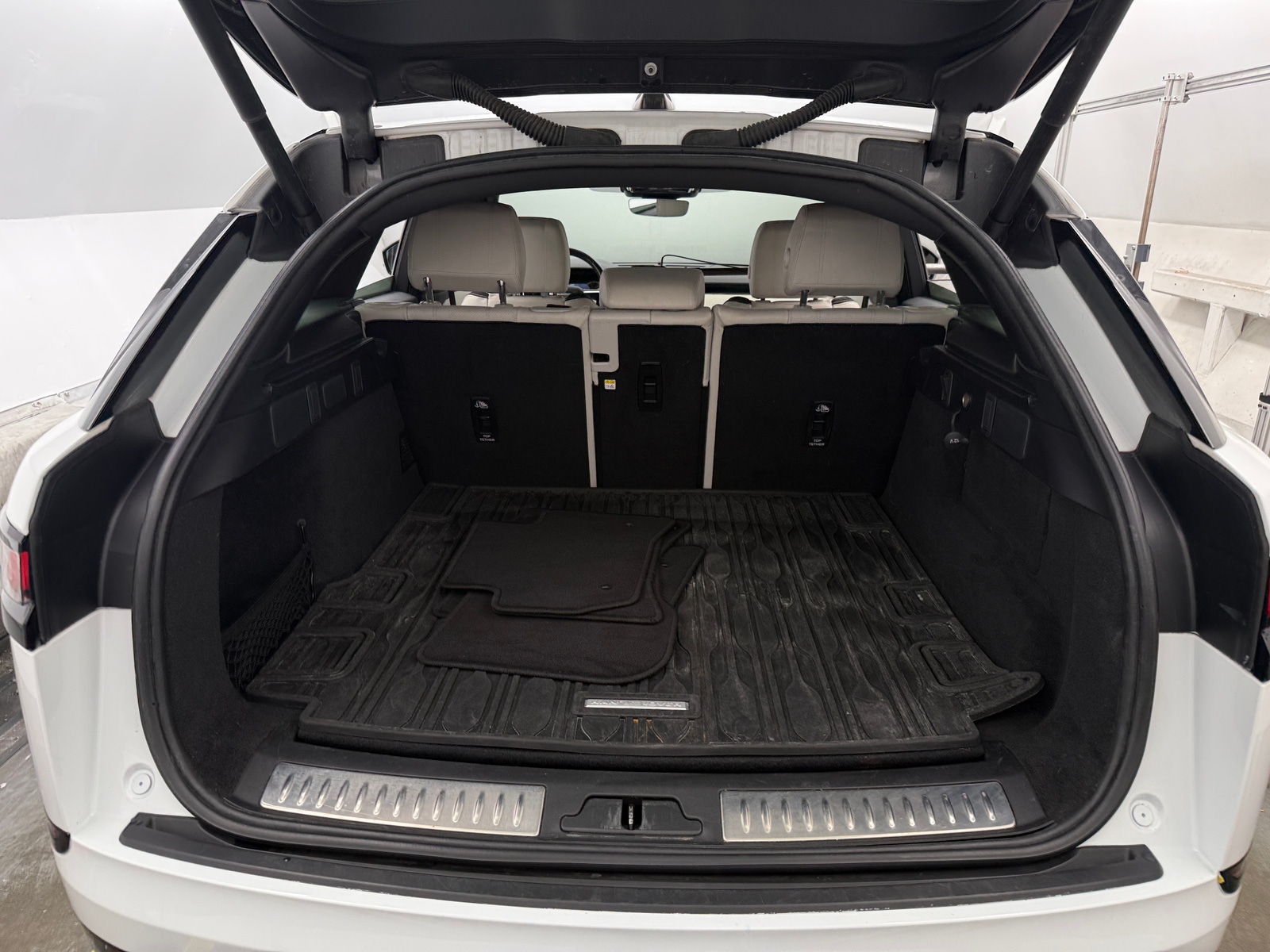 Thumbnail: 2021 Land Rover Range Rover Velar - 6