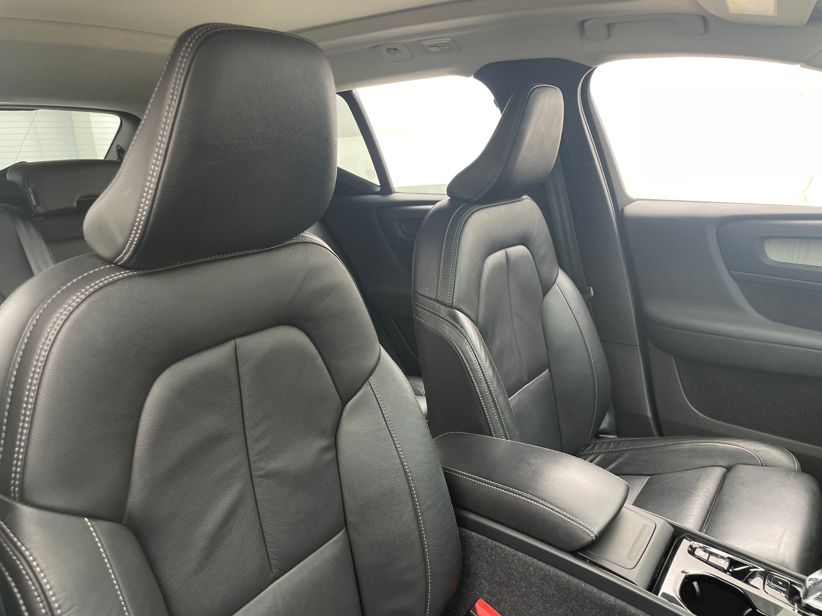Thumbnail: 2023 Volvo XC40 - 2