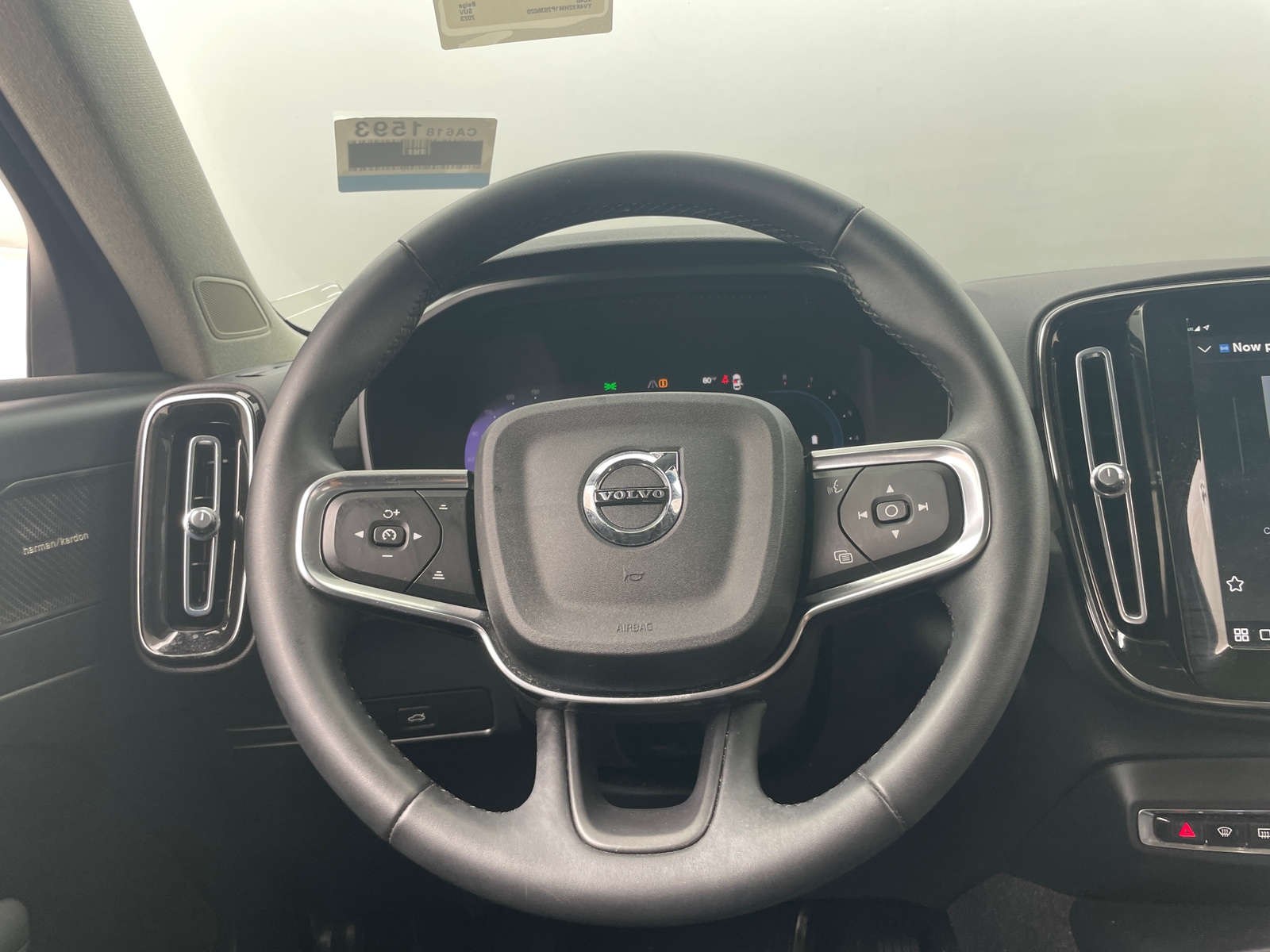 Thumbnail: 2023 Volvo XC40 - 5