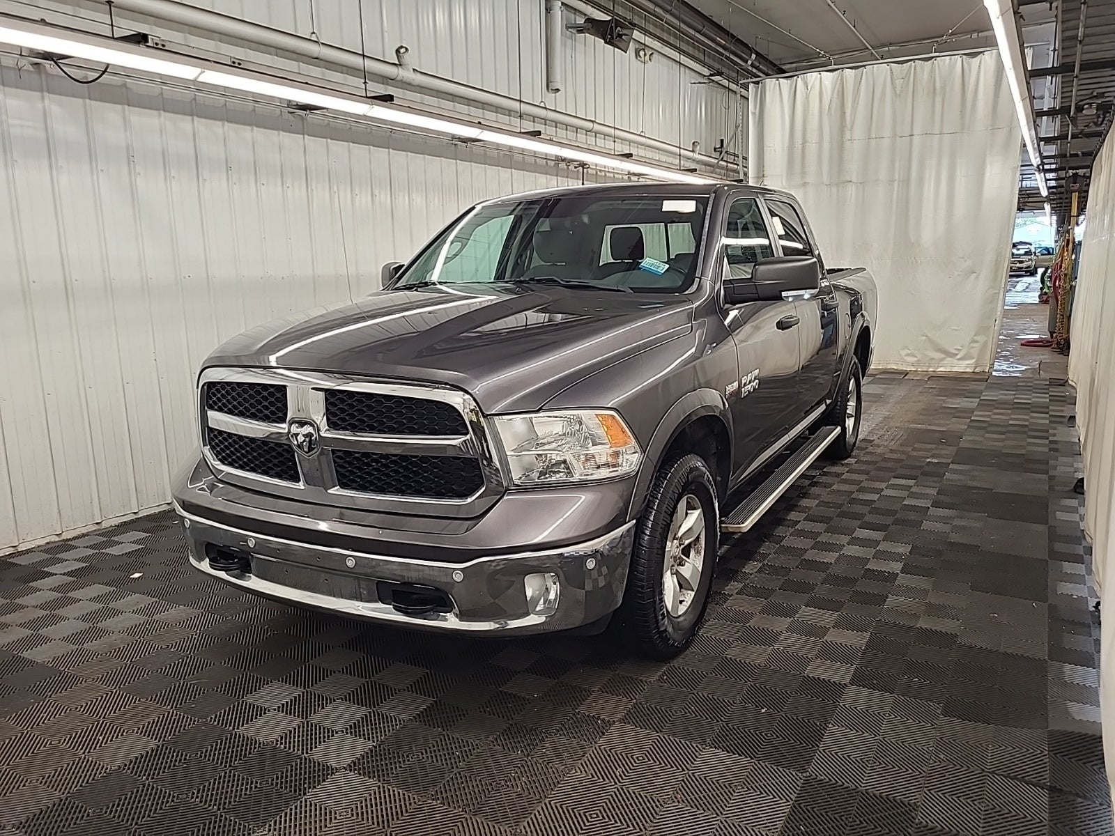2016 Ram 1500 4WD Crew Cab 140.5" Outdoorsman