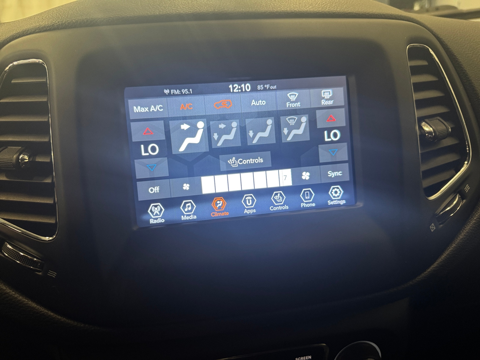 Thumbnail: 2021 Jeep Compass - 4