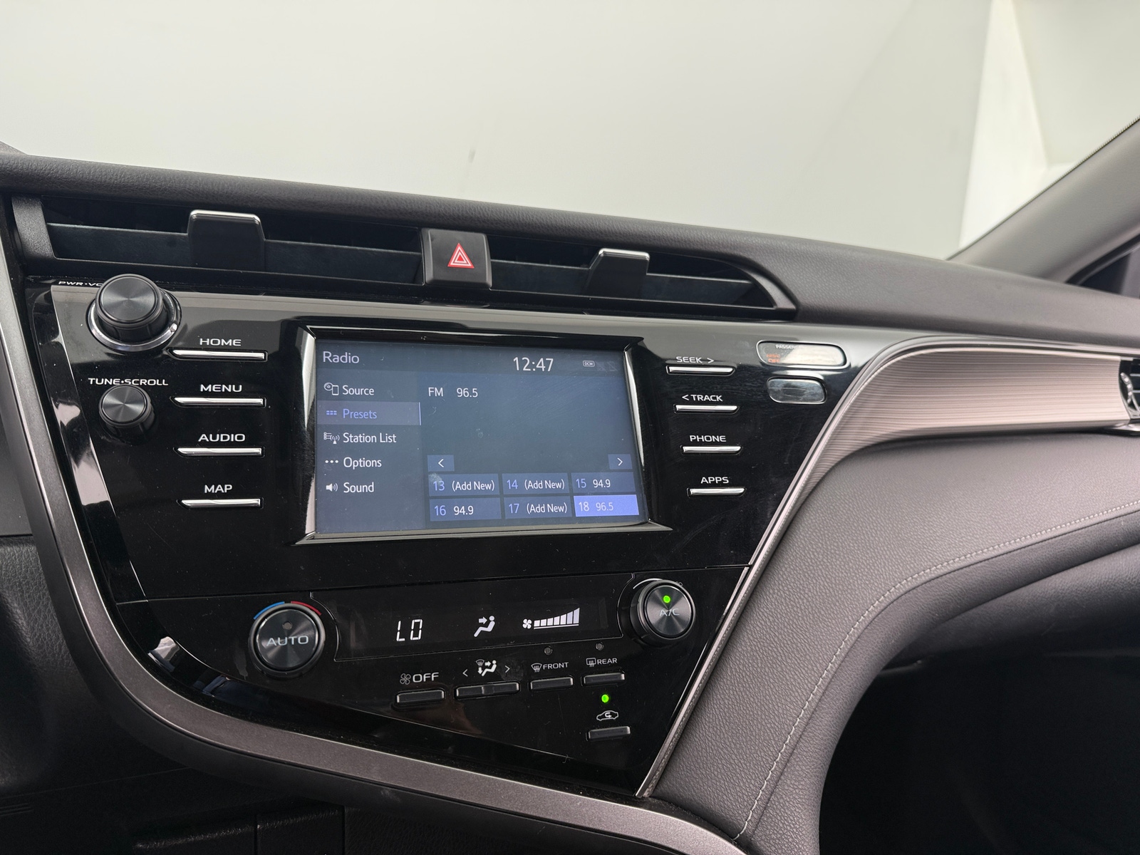 Thumbnail: 2019 Toyota Camry - 4
