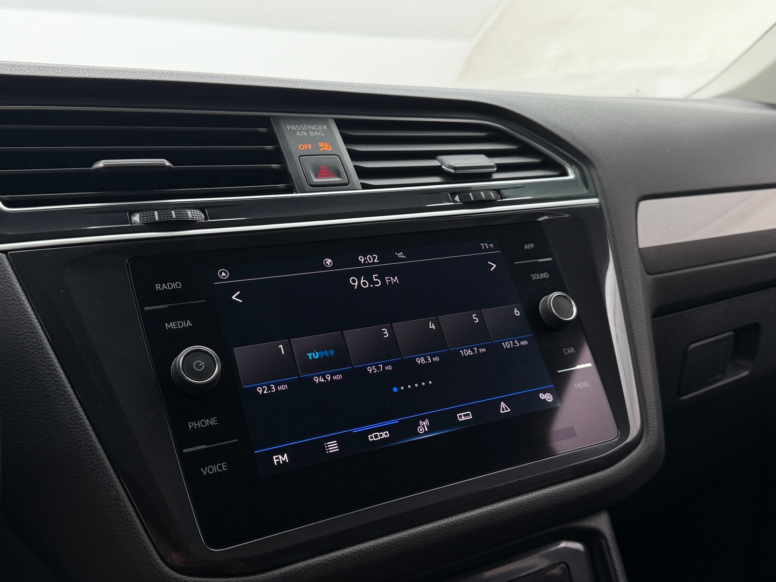 Thumbnail: 2024 Volkswagen Tiguan - 4