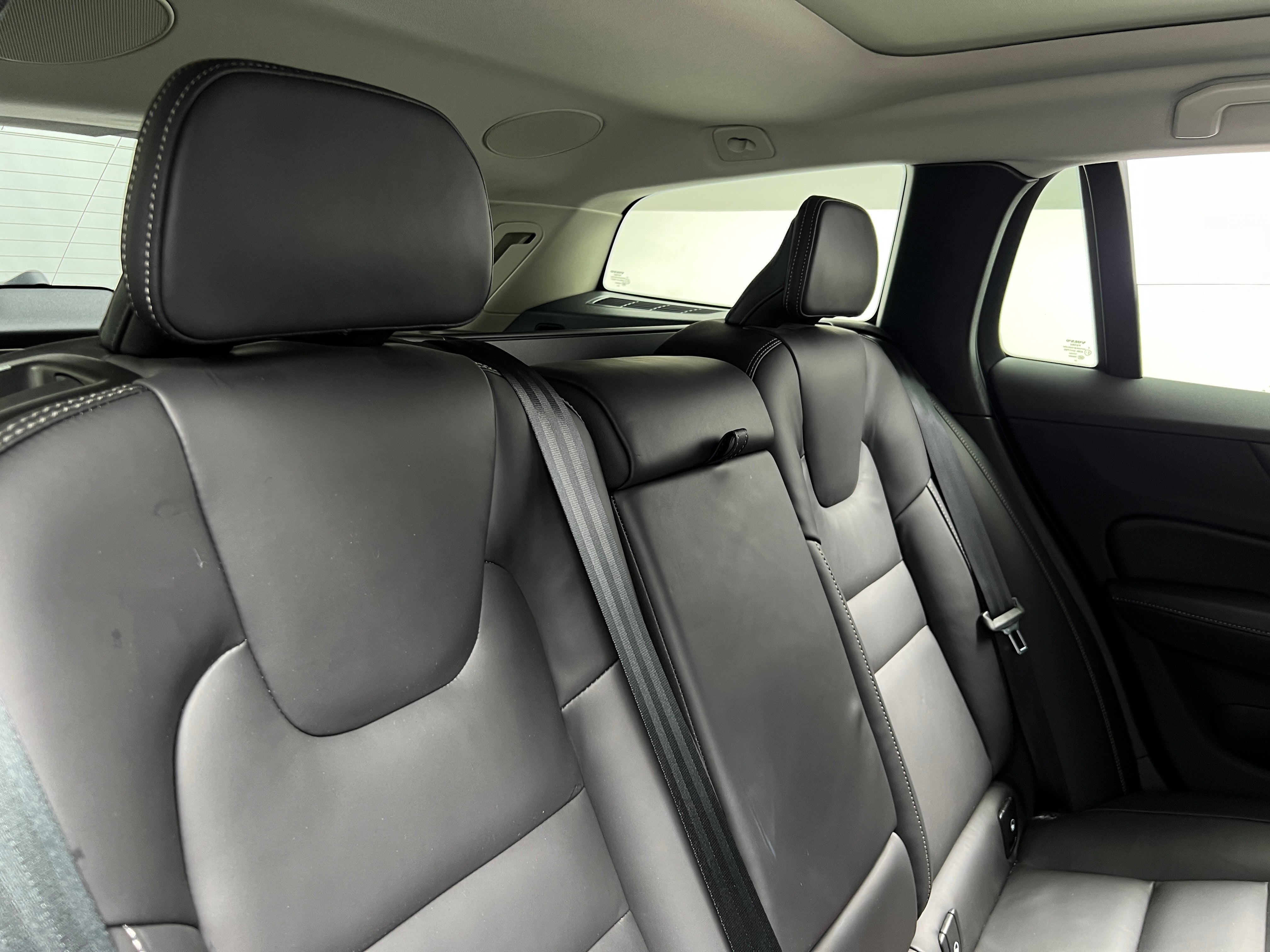 2025 Volvo V60 Cross Country