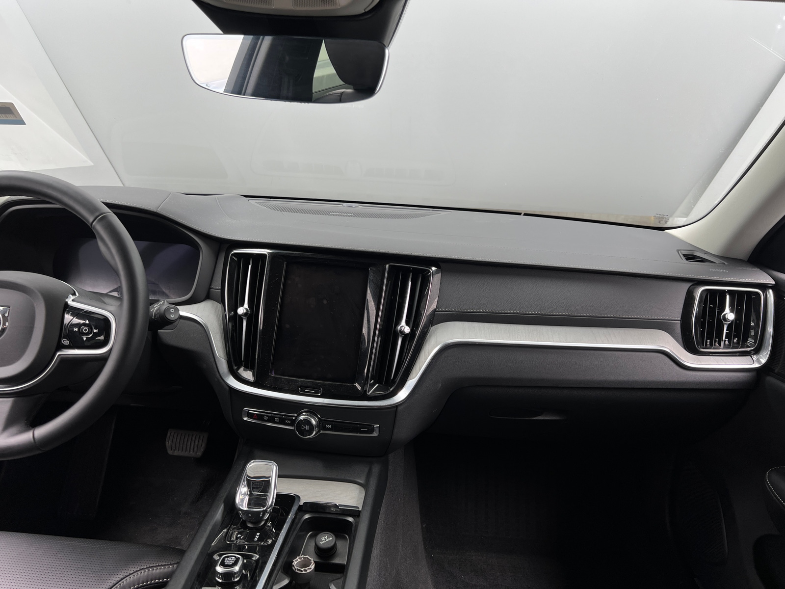 Thumbnail: 2025 Volvo V60 - 2