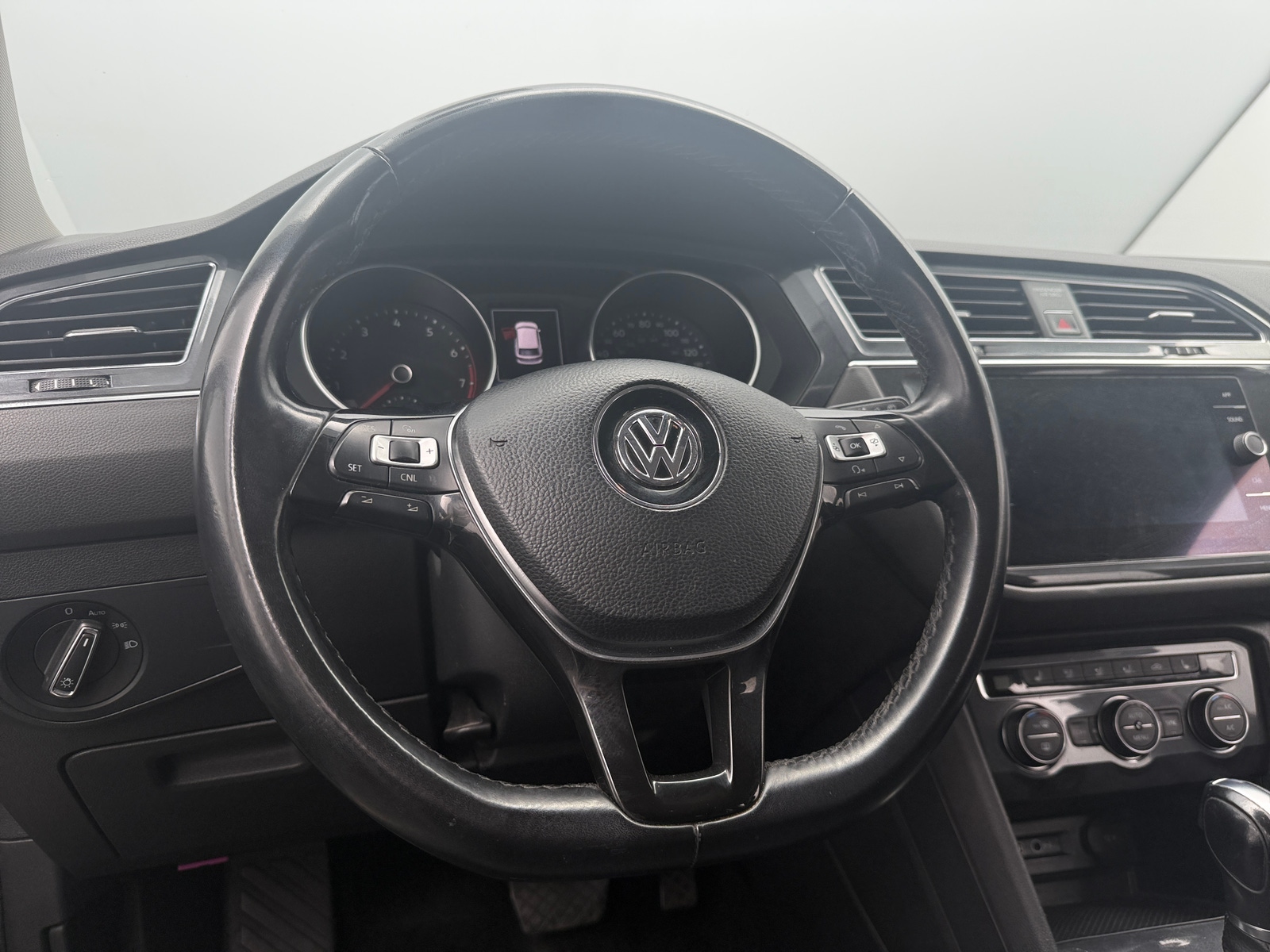 Thumbnail: 2018 Volkswagen Tiguan - 4