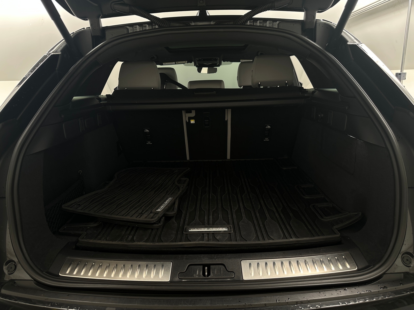 Thumbnail: 2026 Land Rover Range Rover Velar - 6