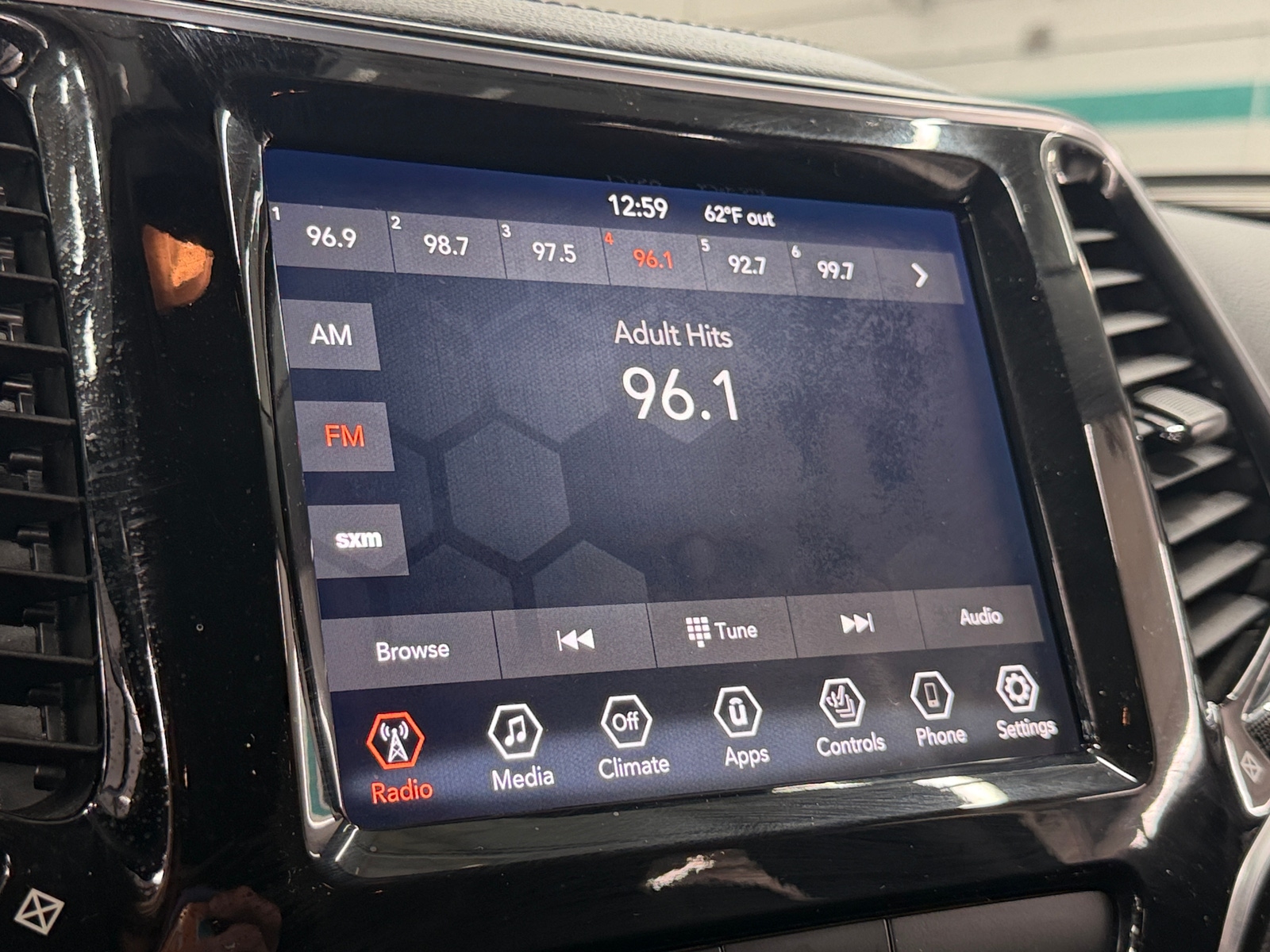 Thumbnail: 2019 Jeep Cherokee - 3