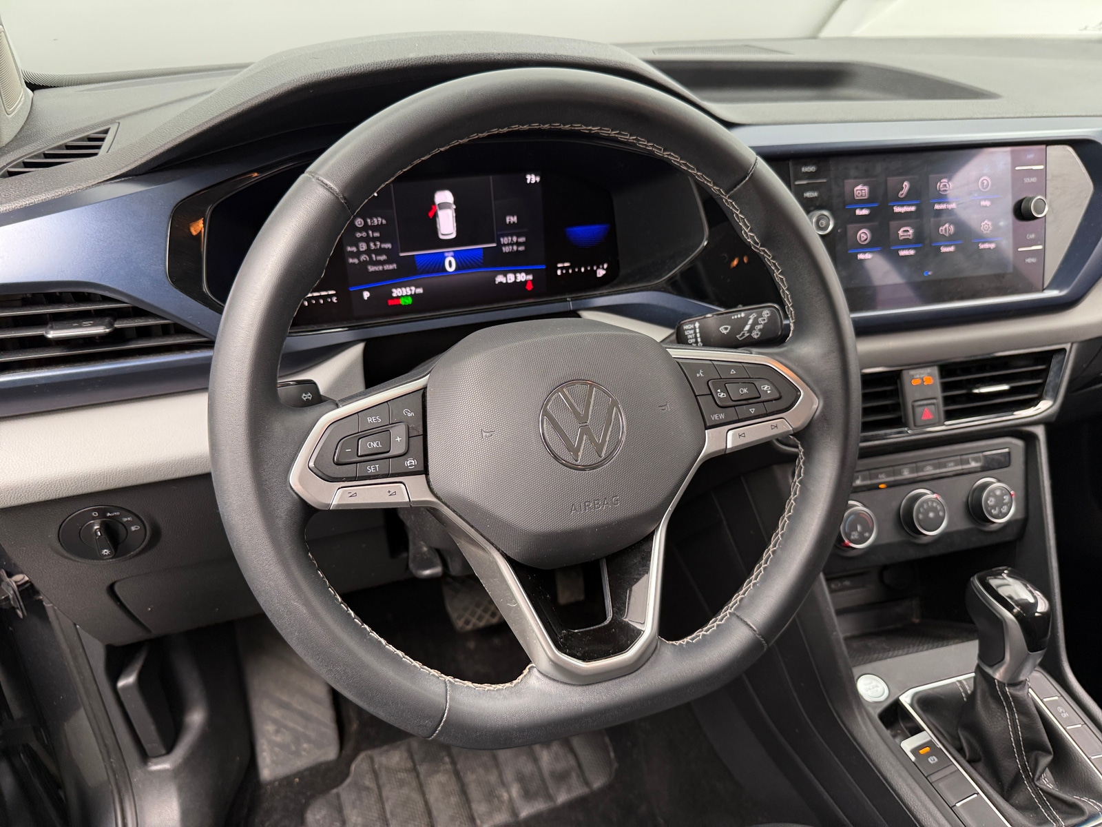 Thumbnail: 2022 Volkswagen Taos - 4