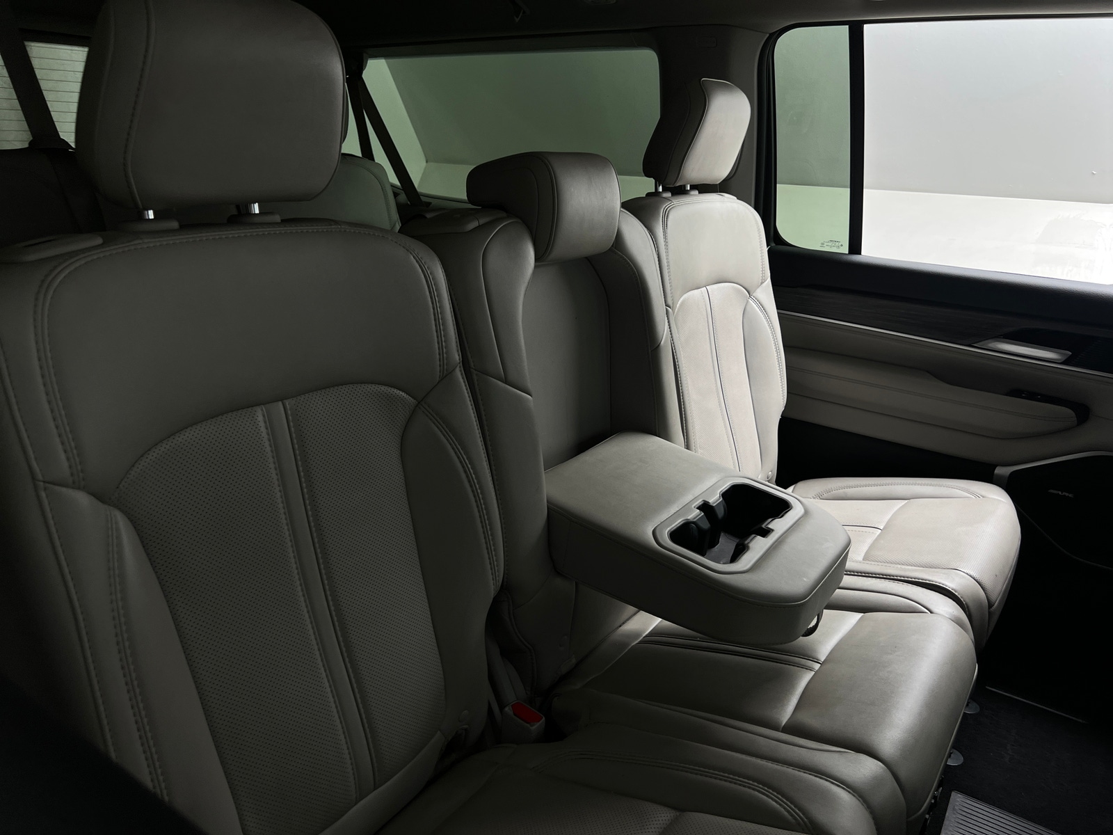 Thumbnail: 2024 Jeep Wagoneer - 4