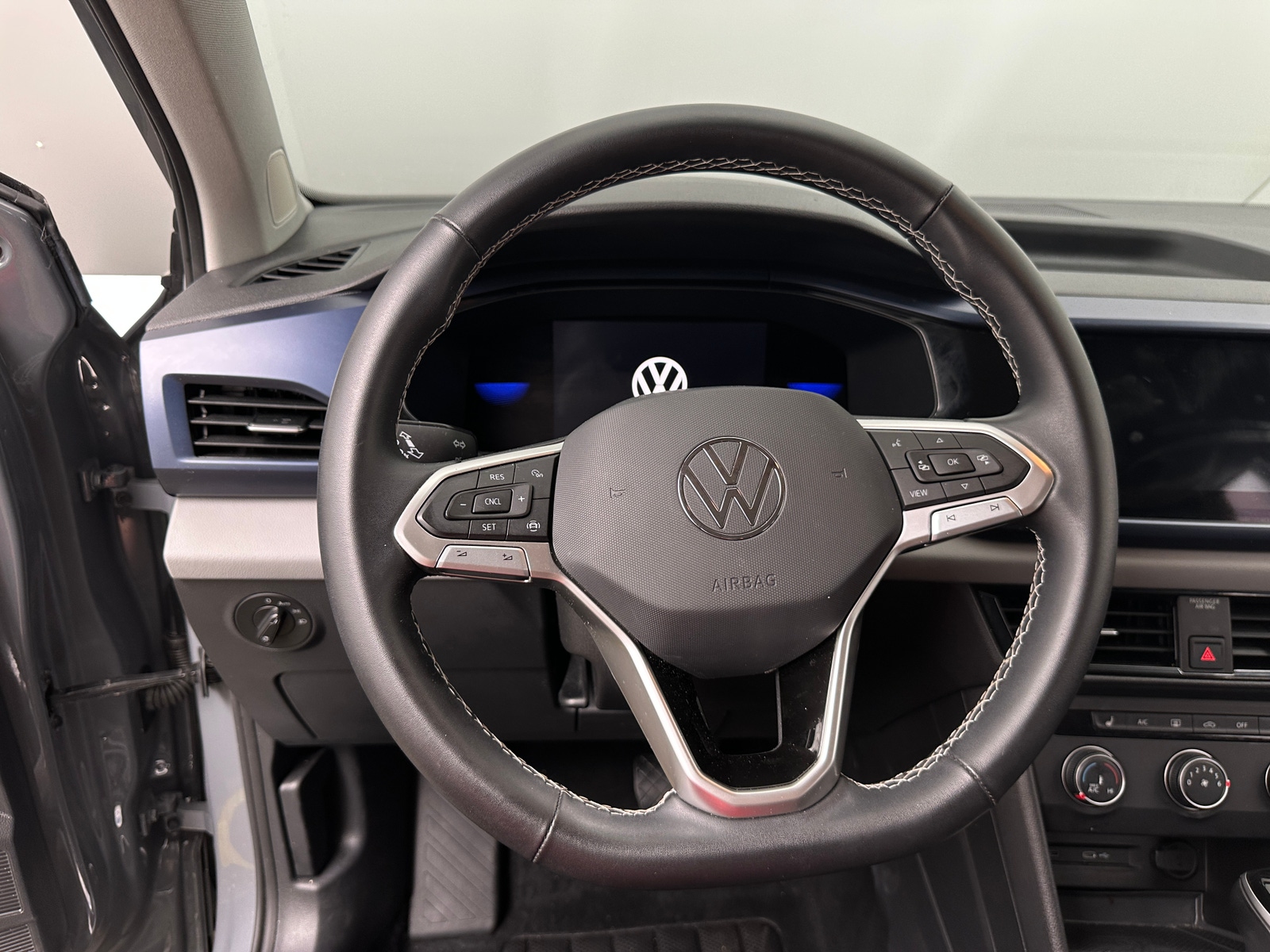 Thumbnail: 2022 Volkswagen Taos - 5