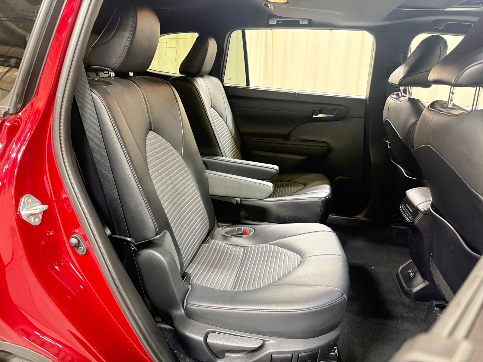 Thumbnail: 2021 Toyota Highlander - 5