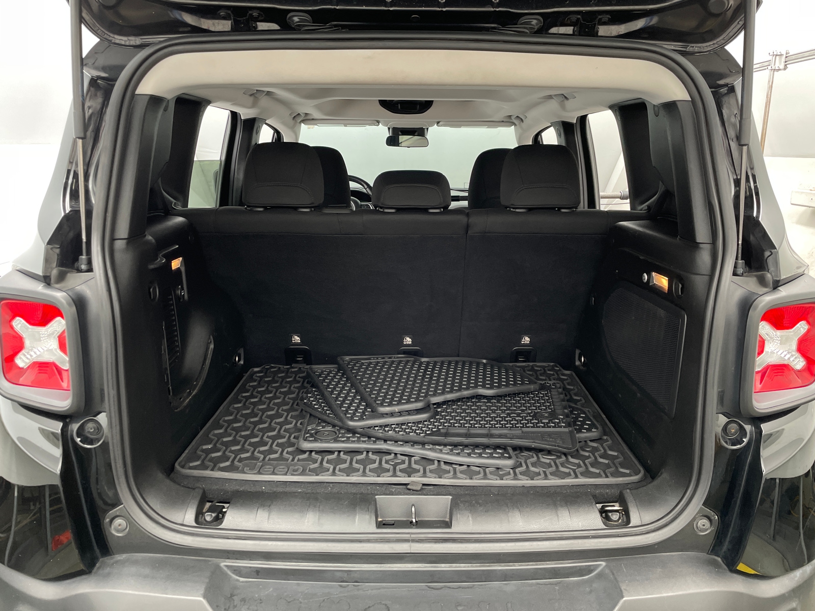 Thumbnail: 2016 Jeep Renegade - 7