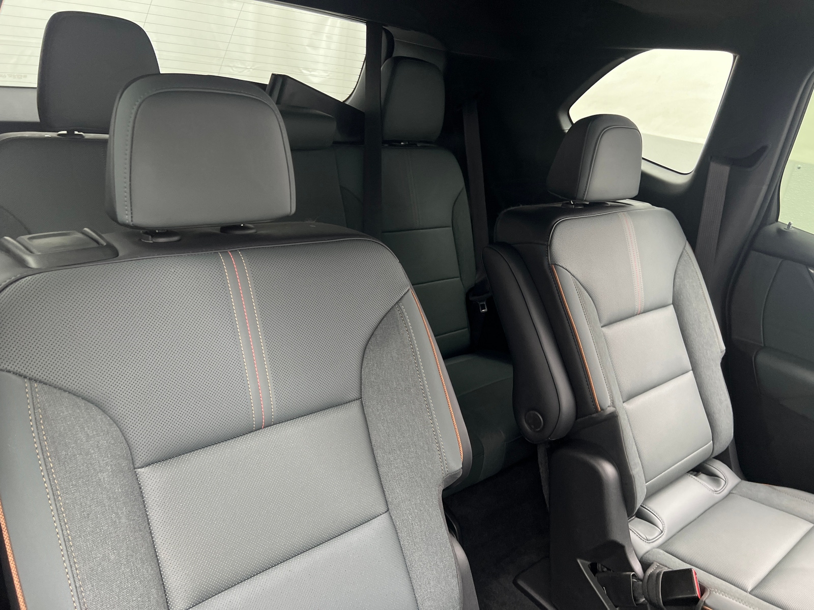 Thumbnail: 2025 GMC Acadia - 5