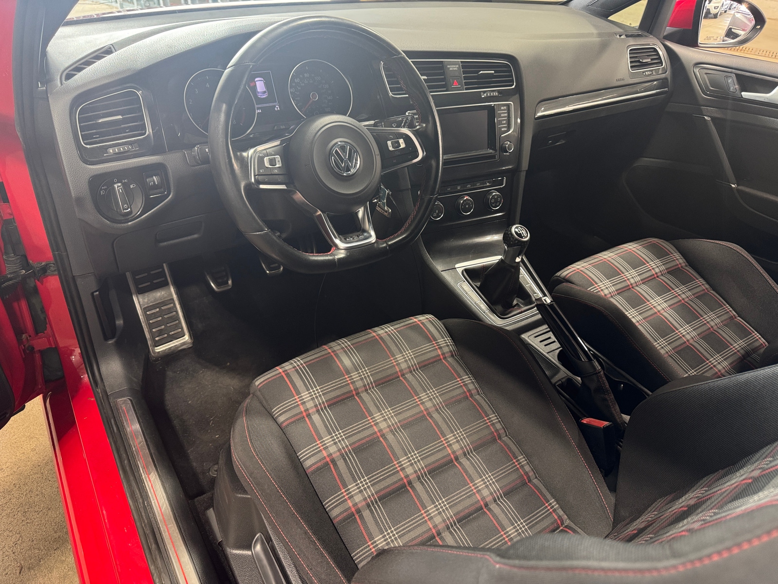 Thumbnail: 2015 Volkswagen Golf - 3