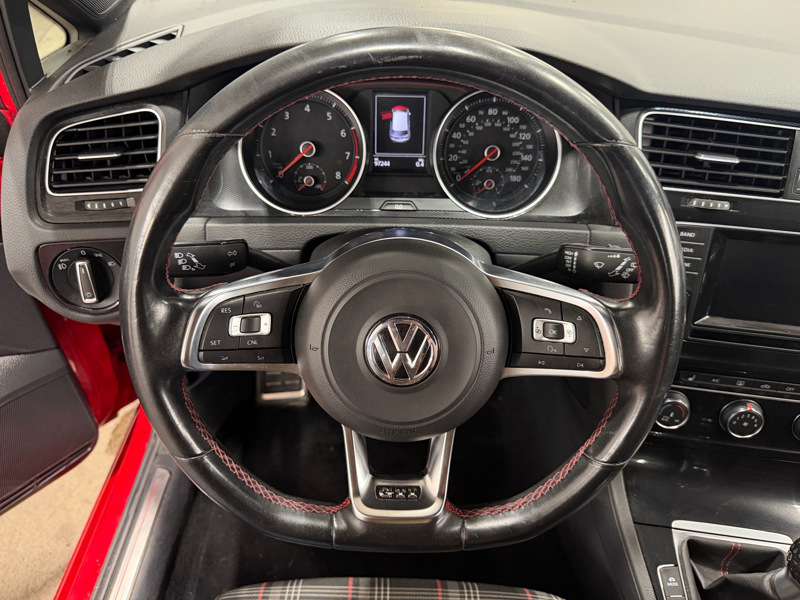 Thumbnail: 2015 Volkswagen Golf - 5
