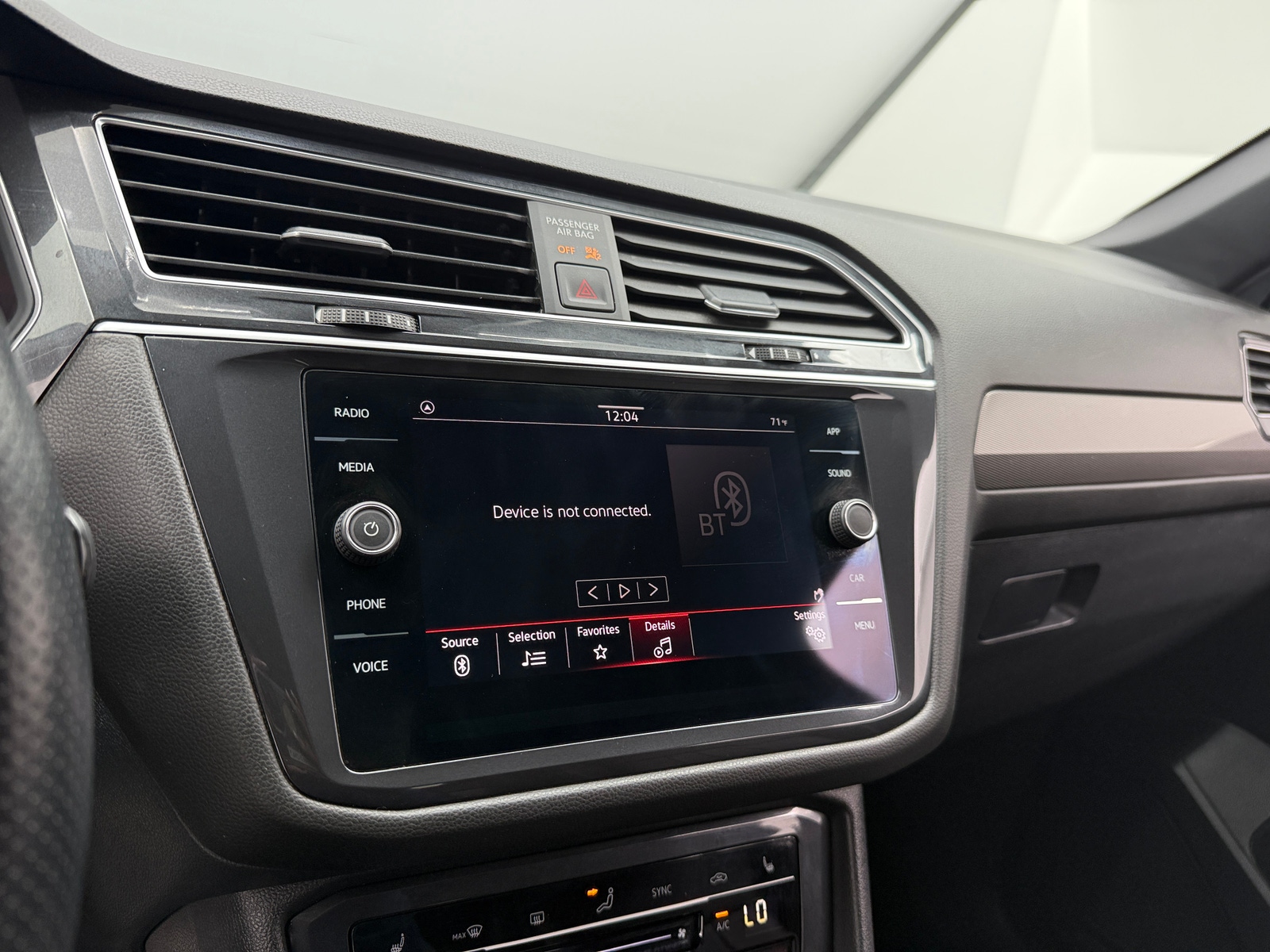 Thumbnail: 2023 Volkswagen Tiguan - 3