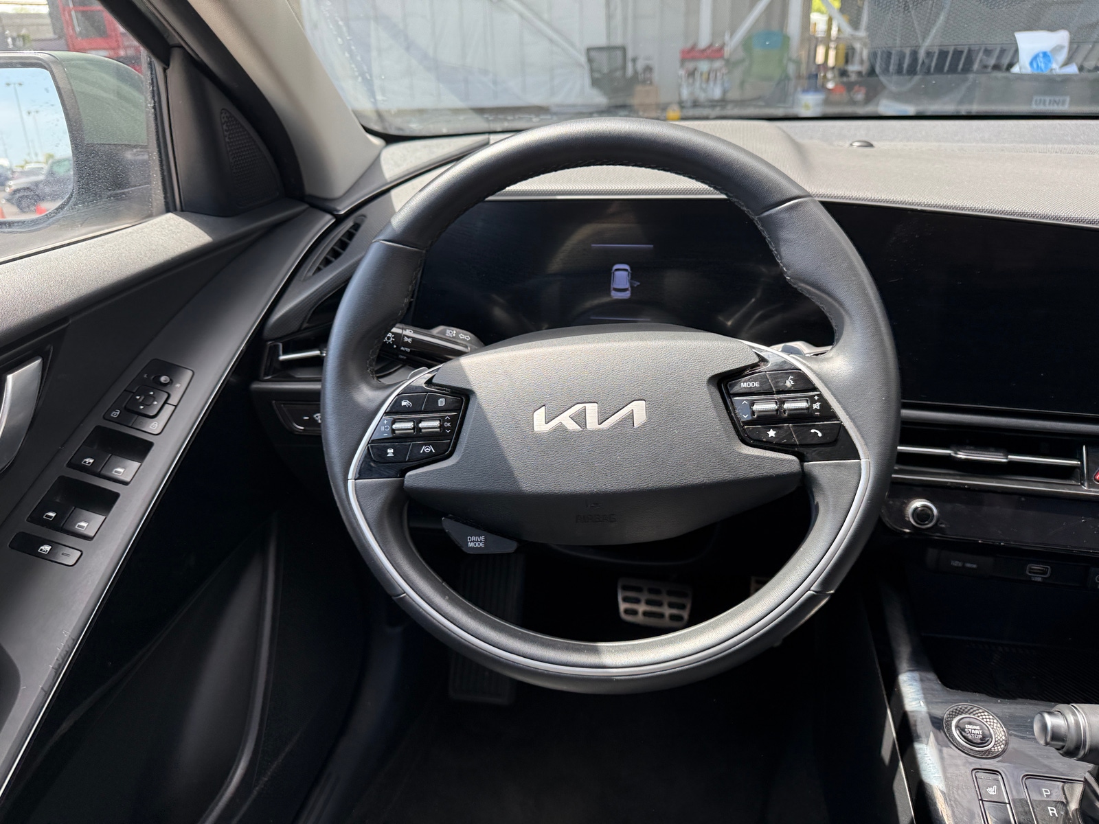Thumbnail: 2023 Kia Niro - 4