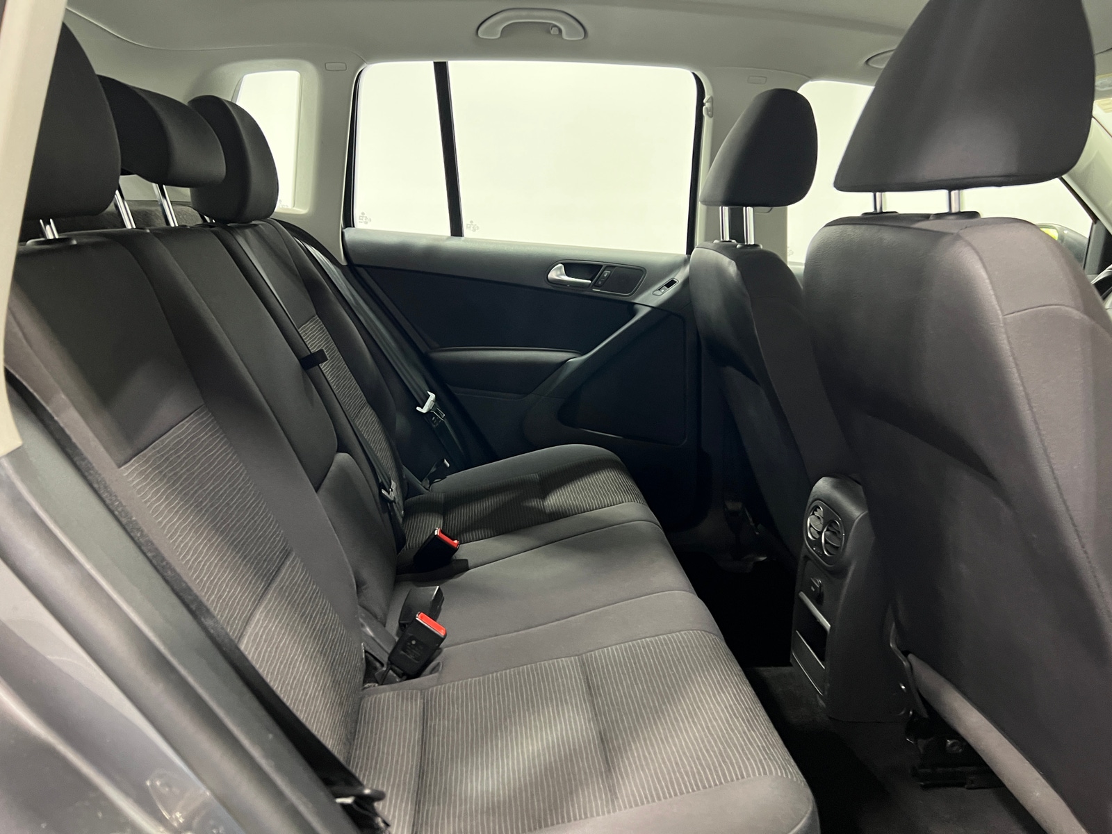 Thumbnail: 2015 Volkswagen Tiguan - 6