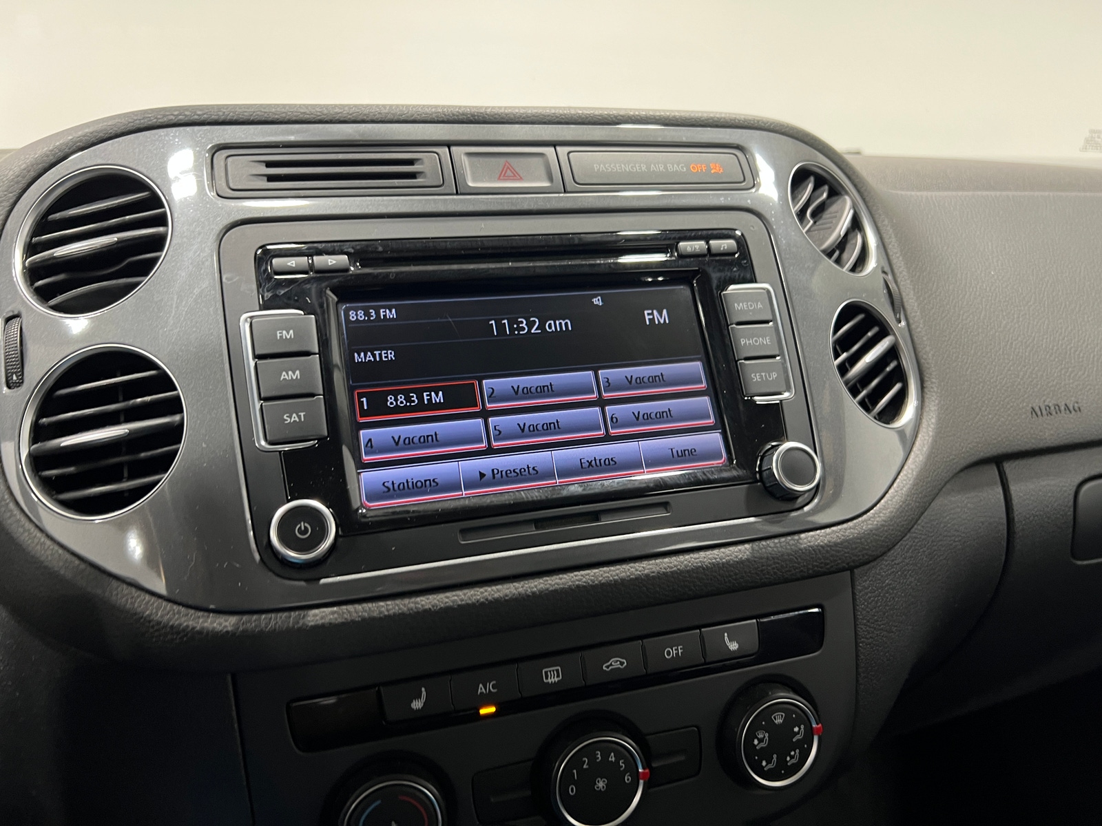 Thumbnail: 2015 Volkswagen Tiguan - 4
