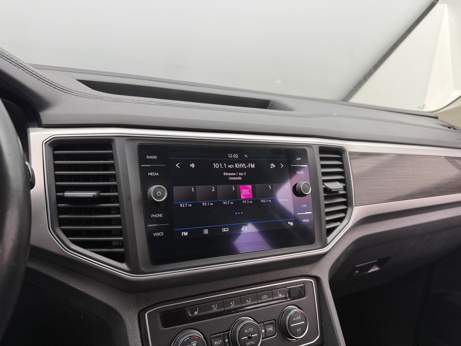 Thumbnail: 2018 Volkswagen Atlas - 3